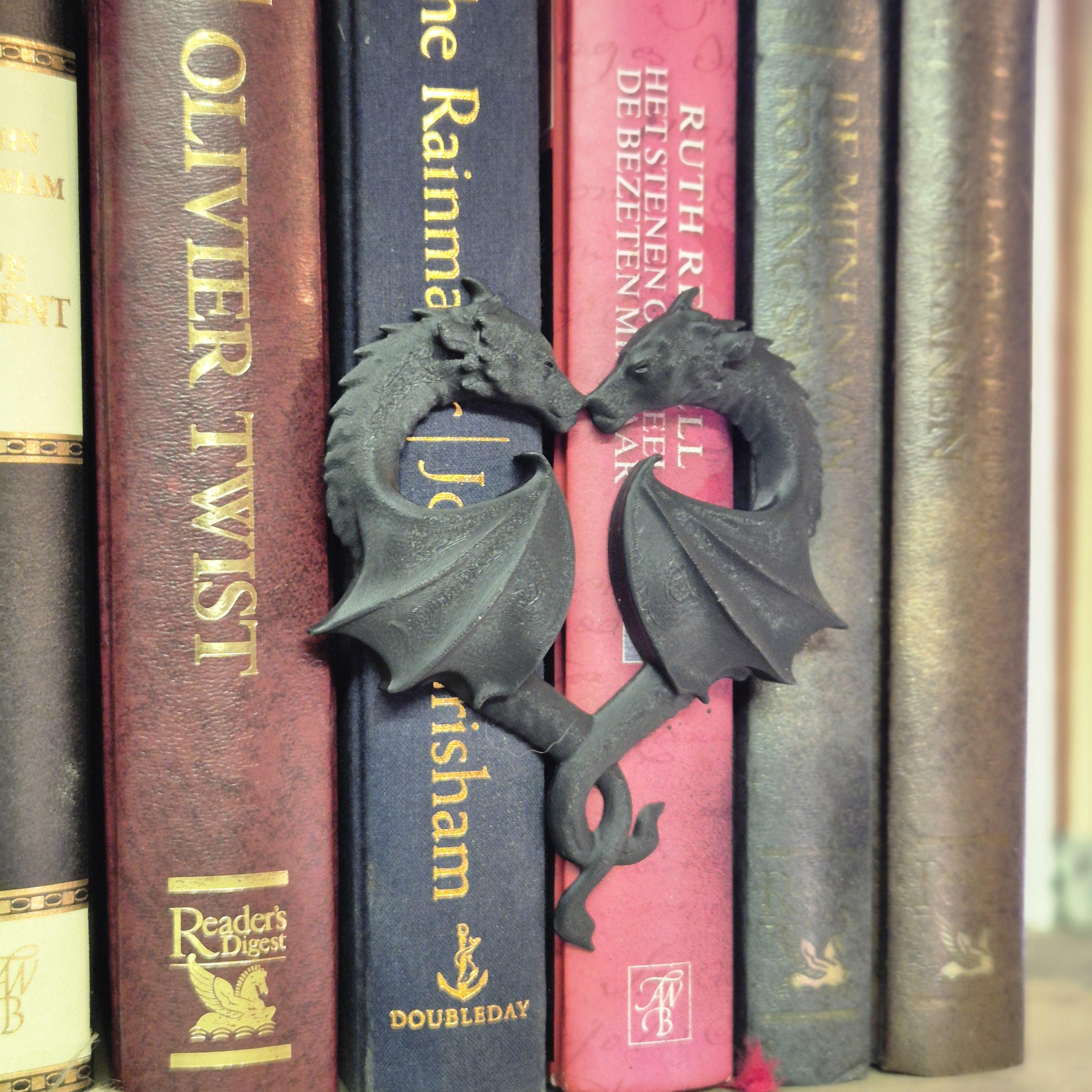 Dragon black Heart book decor - Dragons Forming a Heart - Unique Bookshelf decor for forthwing onyxstorm fans