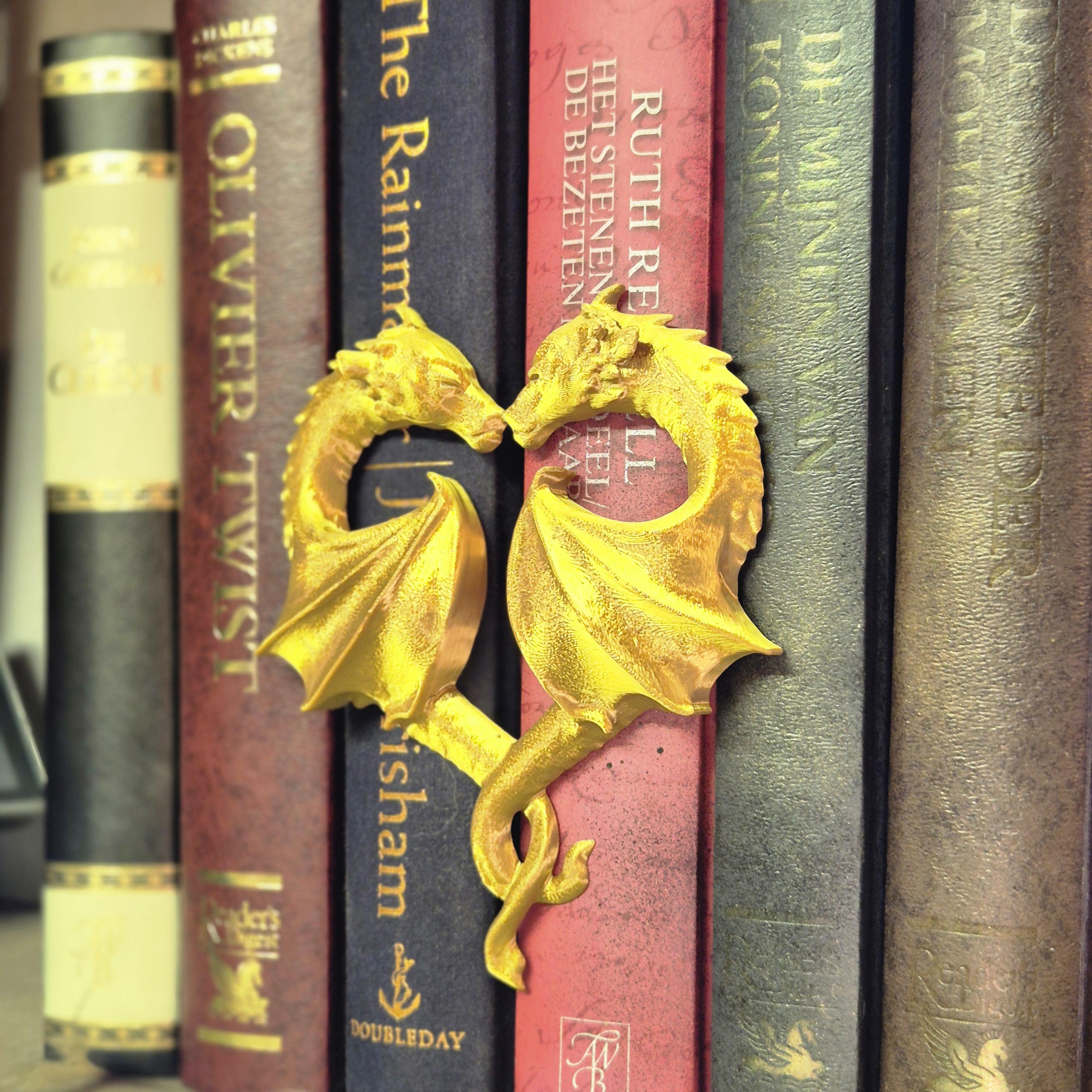 Dragon black Heart book decor - Dragons Forming a Heart - Unique Bookshelf decor for forthwing onyxstorm fans
