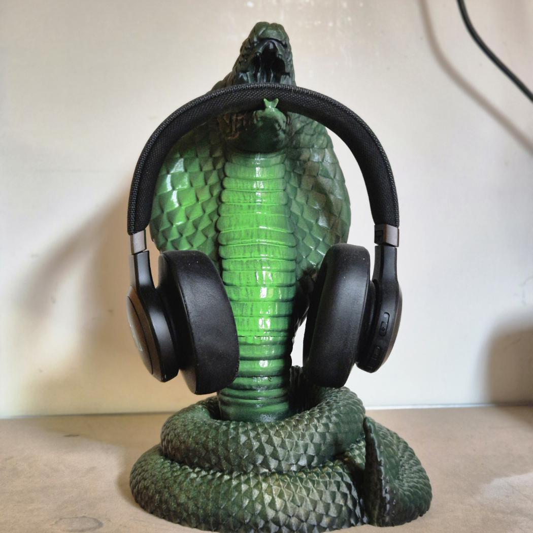 Cobra Black Premium Headphone Stand – Sleek, Modern, and Stylish gift