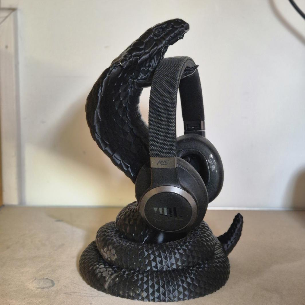Cobra Black Premium Headphone Stand – Sleek, Modern, and Stylish gift