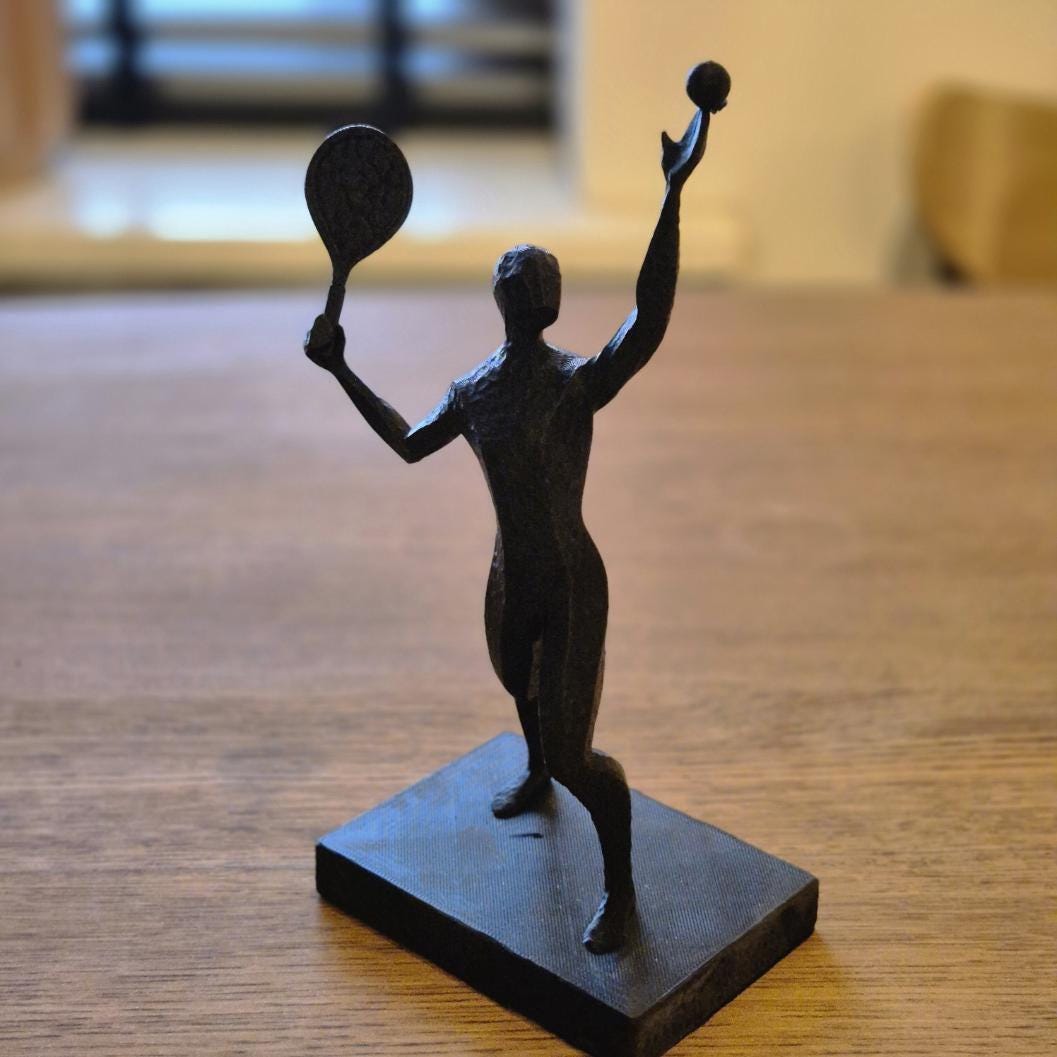 Einzigartige abstrakte Figur – Tennisspieler Geschenk Bücherregal Schreibtischdeko