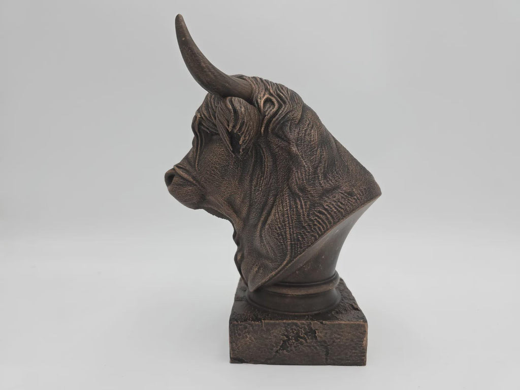 Büste einer Highland-Kuh-Statue – Wohndeko, Kuhliebhaber, handbemaltes Ornament