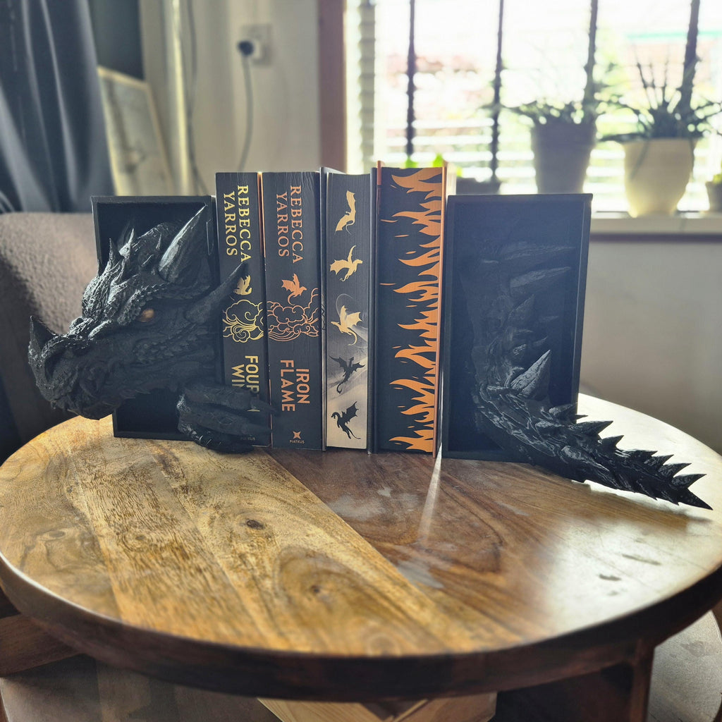 Schwarzer Drachenkopf und Schwanz Buch Nook &amp; DnD DM Bildschirm - 2-in-1 Fantasy Set Forthwing Onyxstorm Dekor Geschenk