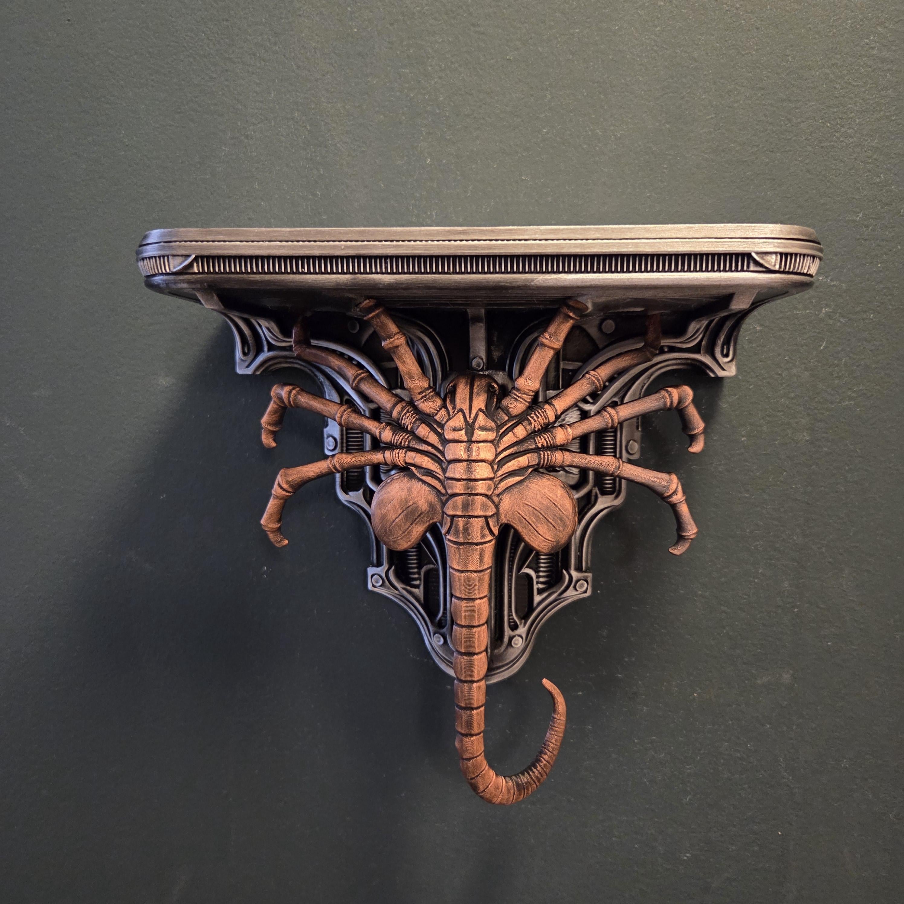 Facehugger Xenomorph Wandregal Deko Gothic Wallshelf Facehugger – Xeno inspiriert biomechanisch