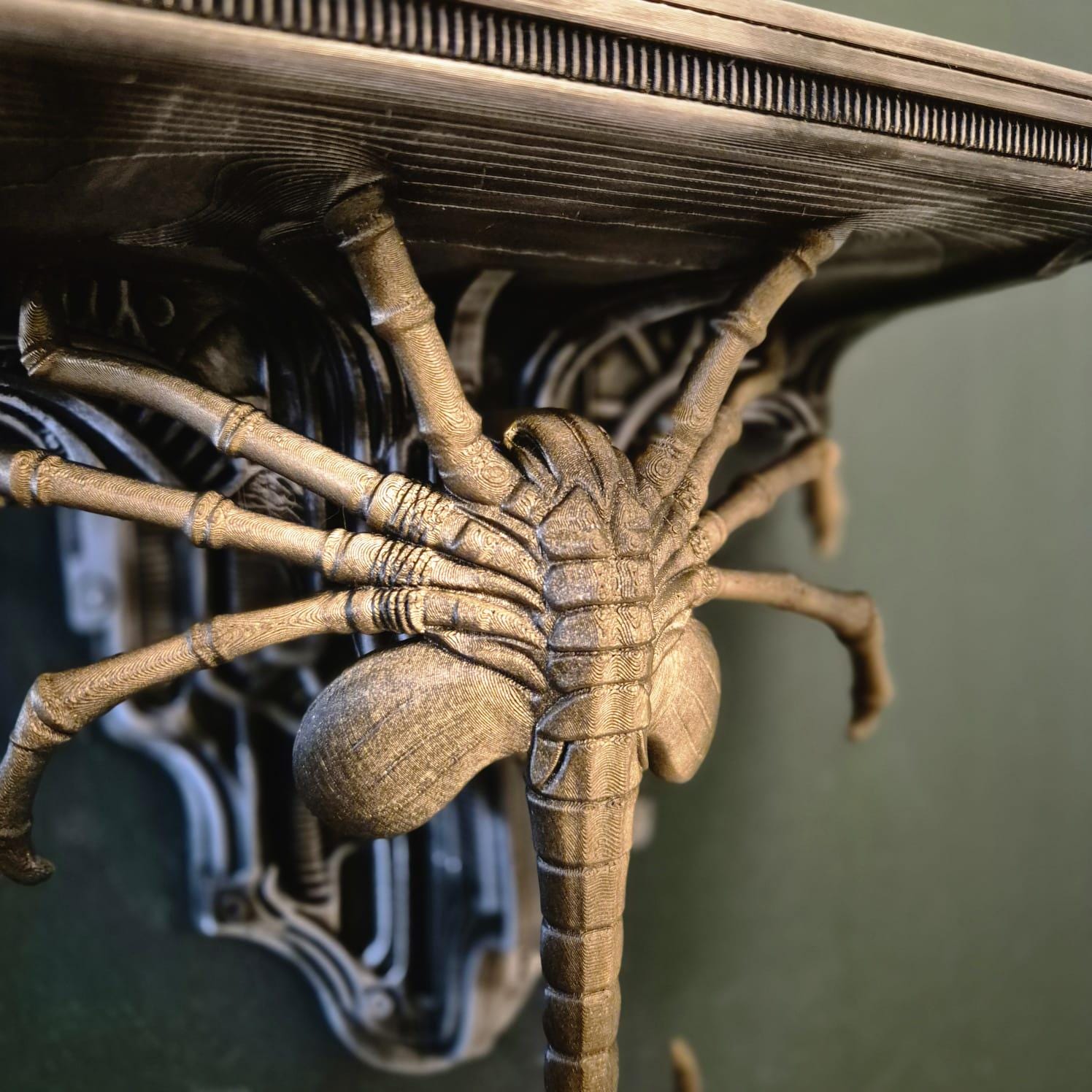 Facehugger Xenomorph Wandregal Deko Gothic Wallshelf Facehugger – Xeno inspiriert Biomechanisch