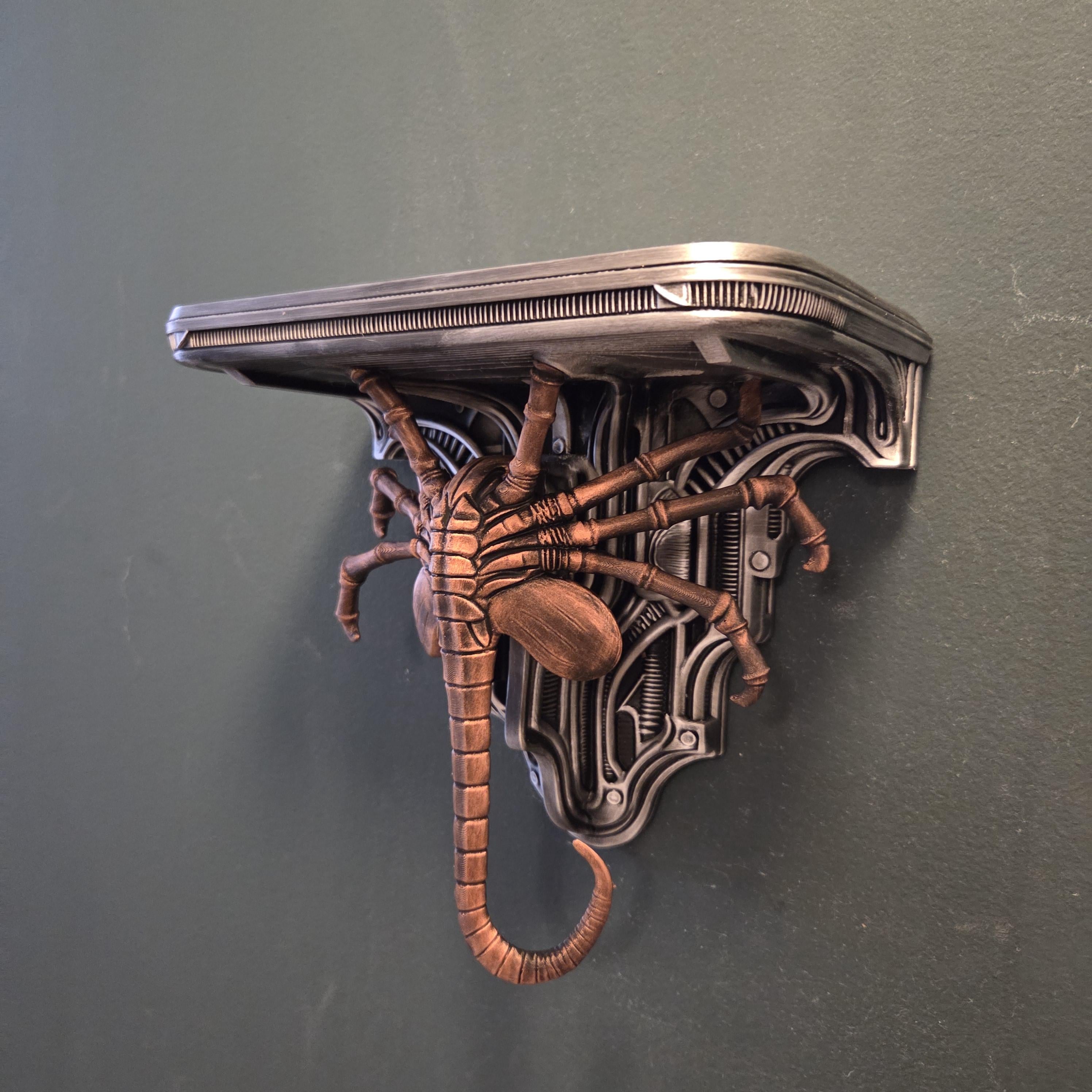 Facehugger Xenomorph Wandregal Deko Gothic Wallshelf Facehugger – Xeno inspiriert biomechanisch