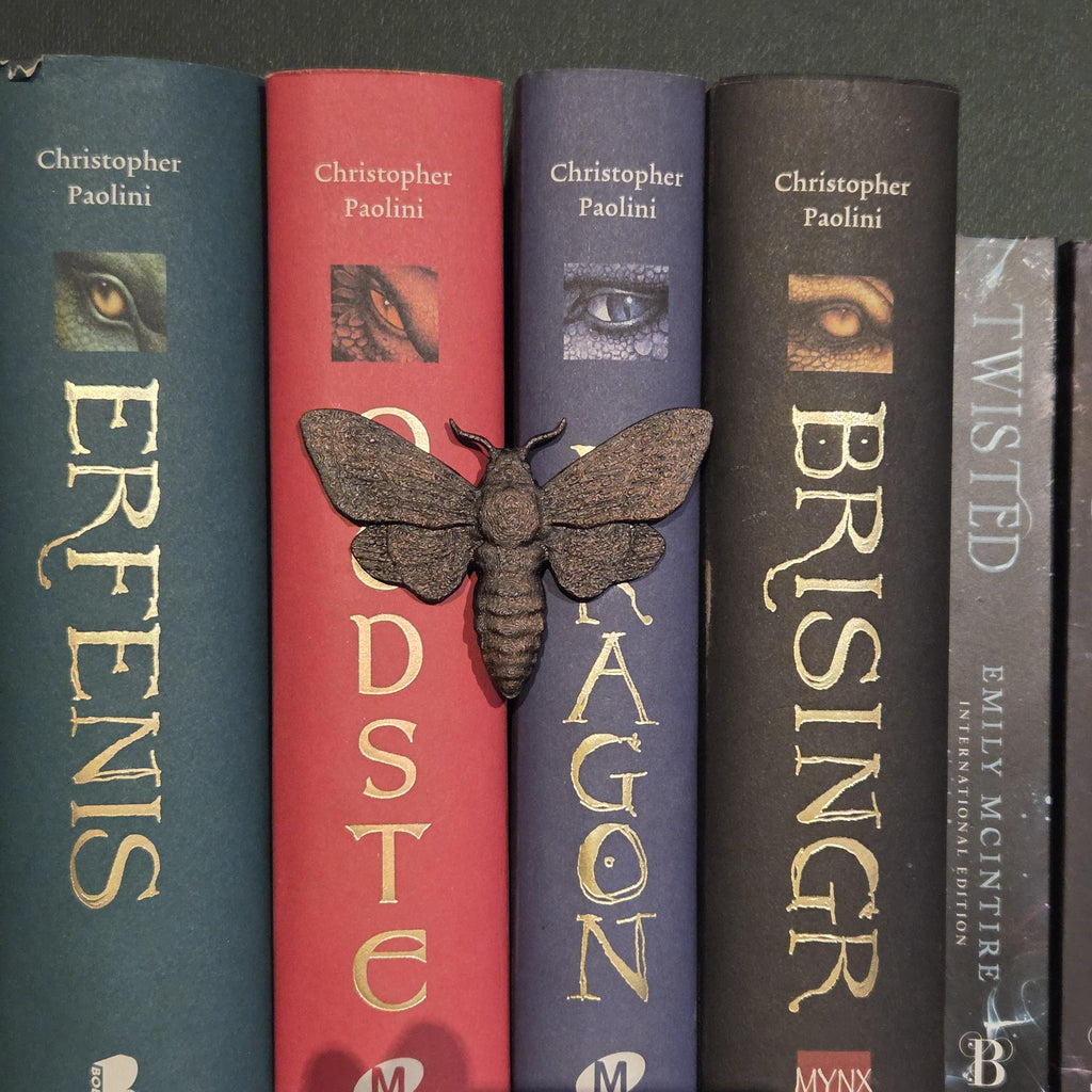 Bronze-Motte Dornenumklammerer – Fantasy-Begleiter, der sich um den Rücken deines Buches wickelt | Fantasy-Bücherregal-Wächter