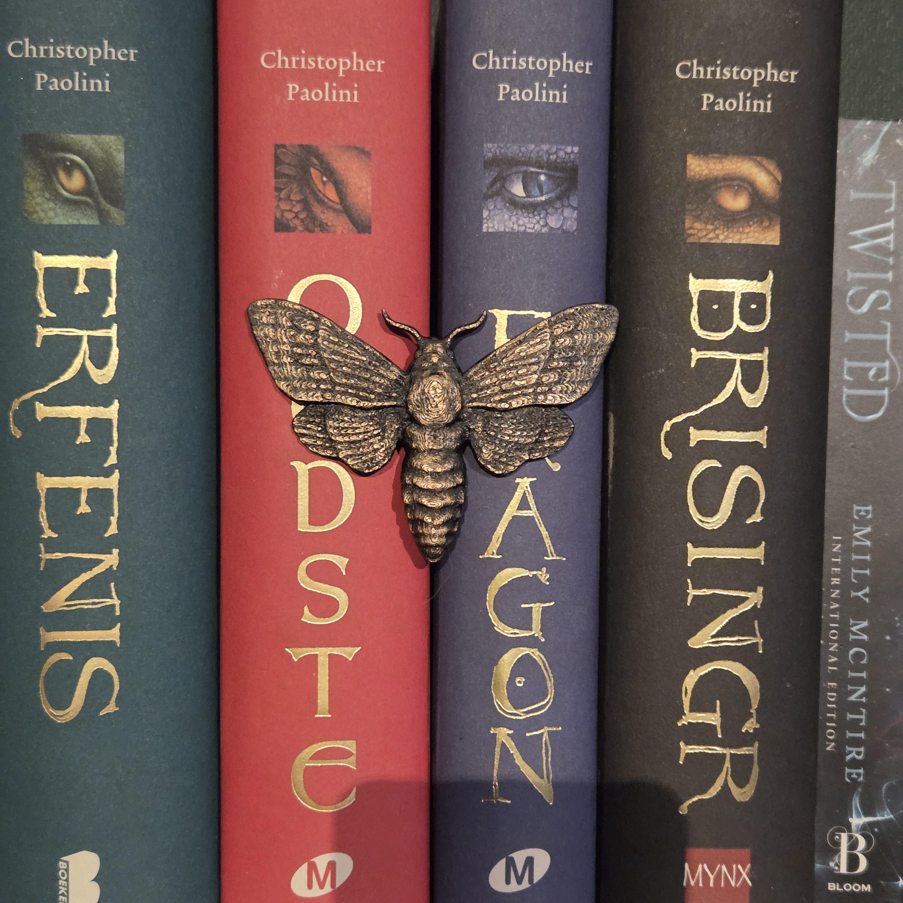 Goldmotten-Rückenumklammerer – Fantasy-Begleiter, der sich um den Buchrücken schmiegt | Fantasy-Bücherregal-Wächter