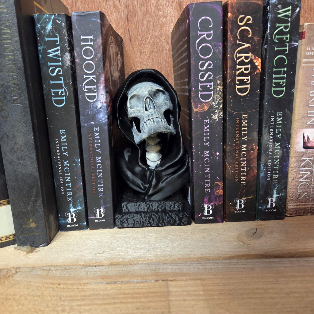 Gothic Skull Bookend | Grim Reaper Bust | Horror Shelf Decor | 3D Printed Halloween Decoration | Dark Academia Home Decor | Macabre Gift