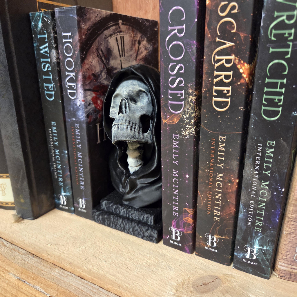 Gothic Skull Bookend | Grim Reaper Bust | Horror Shelf Decor | 3D Printed Halloween Decoration | Dark Academia Home Decor | Macabre Gift
