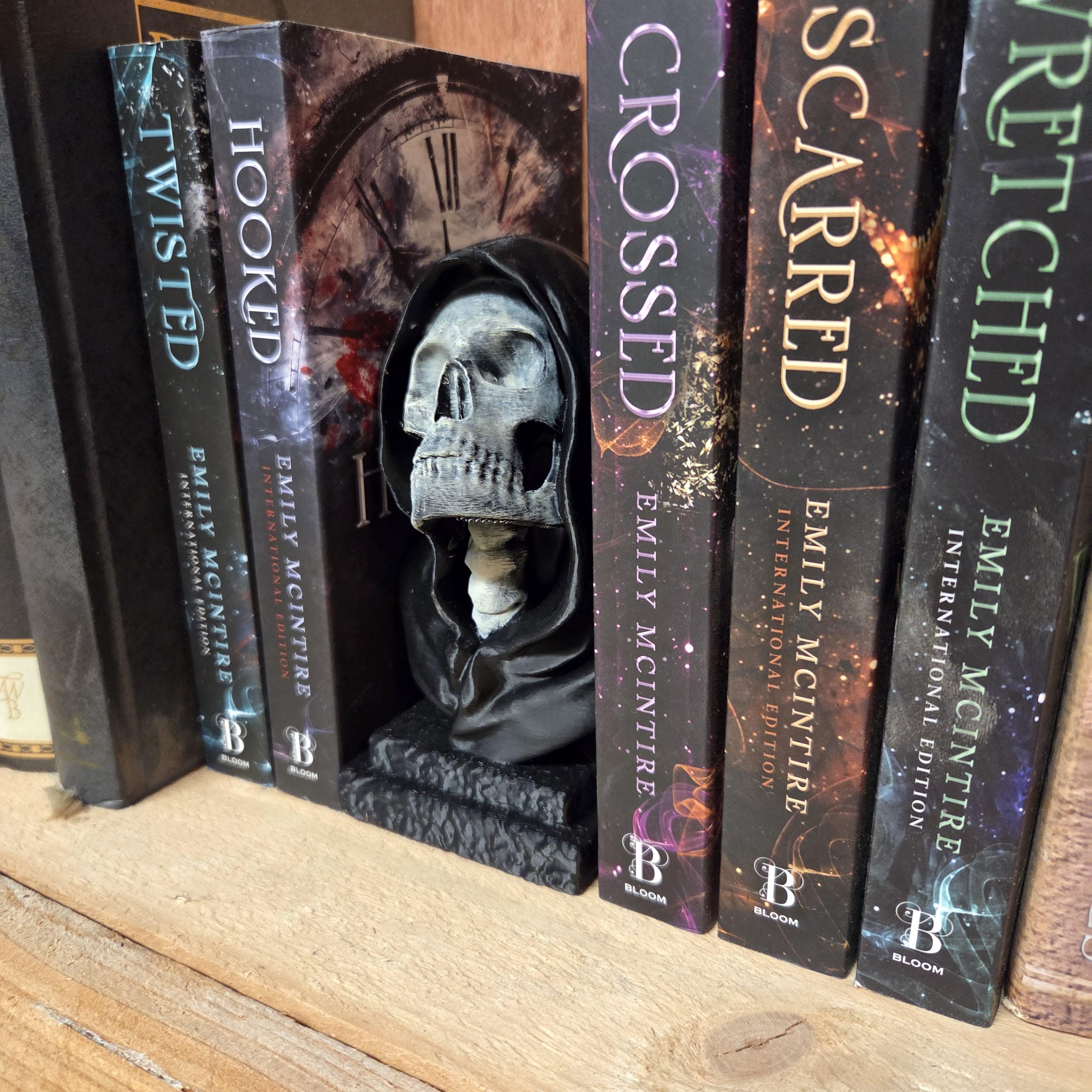 Gothic Skull Bookend | Grim Reaper Bust | Horror Shelf Decor | 3D Printed Halloween Decoration | Dark Academia Home Decor | Macabre Gift
