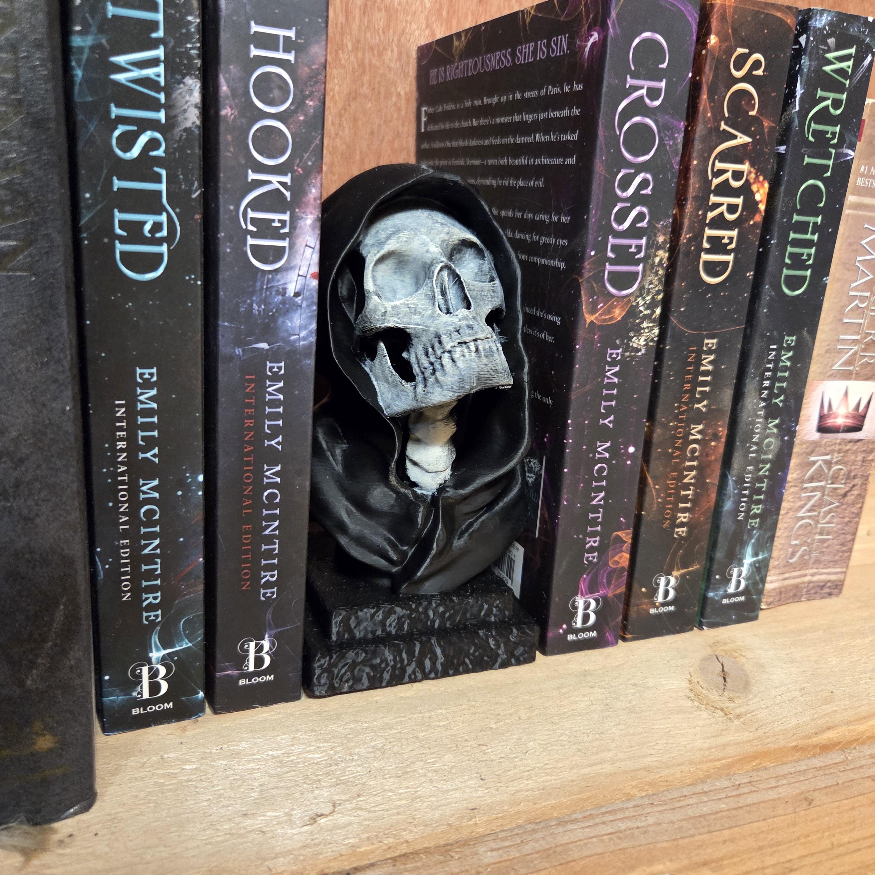 Gothic Skull Bookend | Grim Reaper Bust | Horror Shelf Decor | 3D Printed Halloween Decoration | Dark Academia Home Decor | Macabre Gift