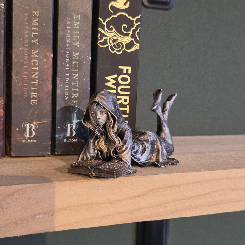 Sexy Lese-Elfenfigur – Dark Fantasy Bücherregal-Deko – Gothic Elfenminiatur – Buchliebhaber-Geschenk – Fantasy Wohnkultur