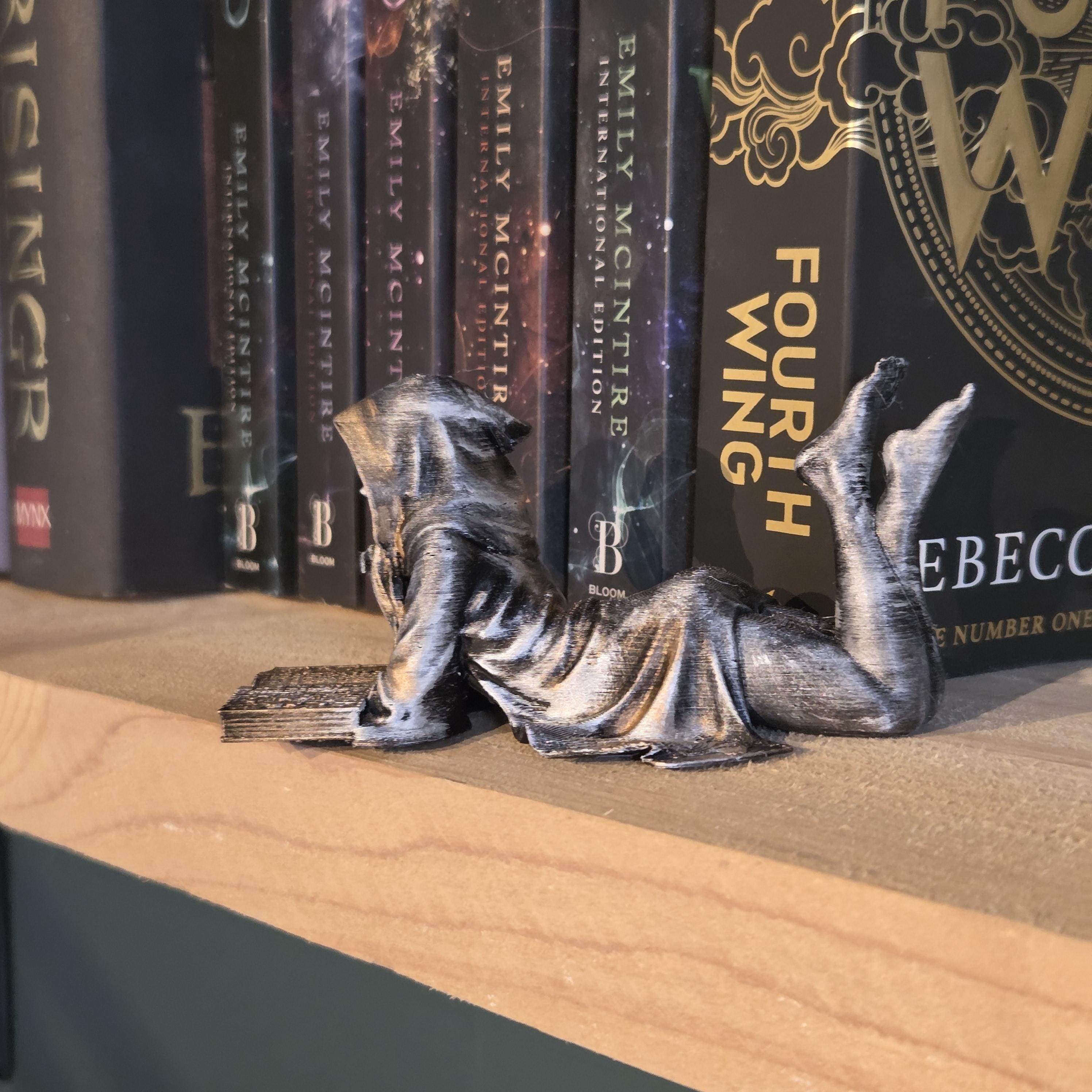 Sexy Lese-Elfenfigur – Dark Fantasy Bücherregal-Deko – Gothic Elfenminiatur – Buchliebhaber-Geschenk – Fantasy Wohnkultur