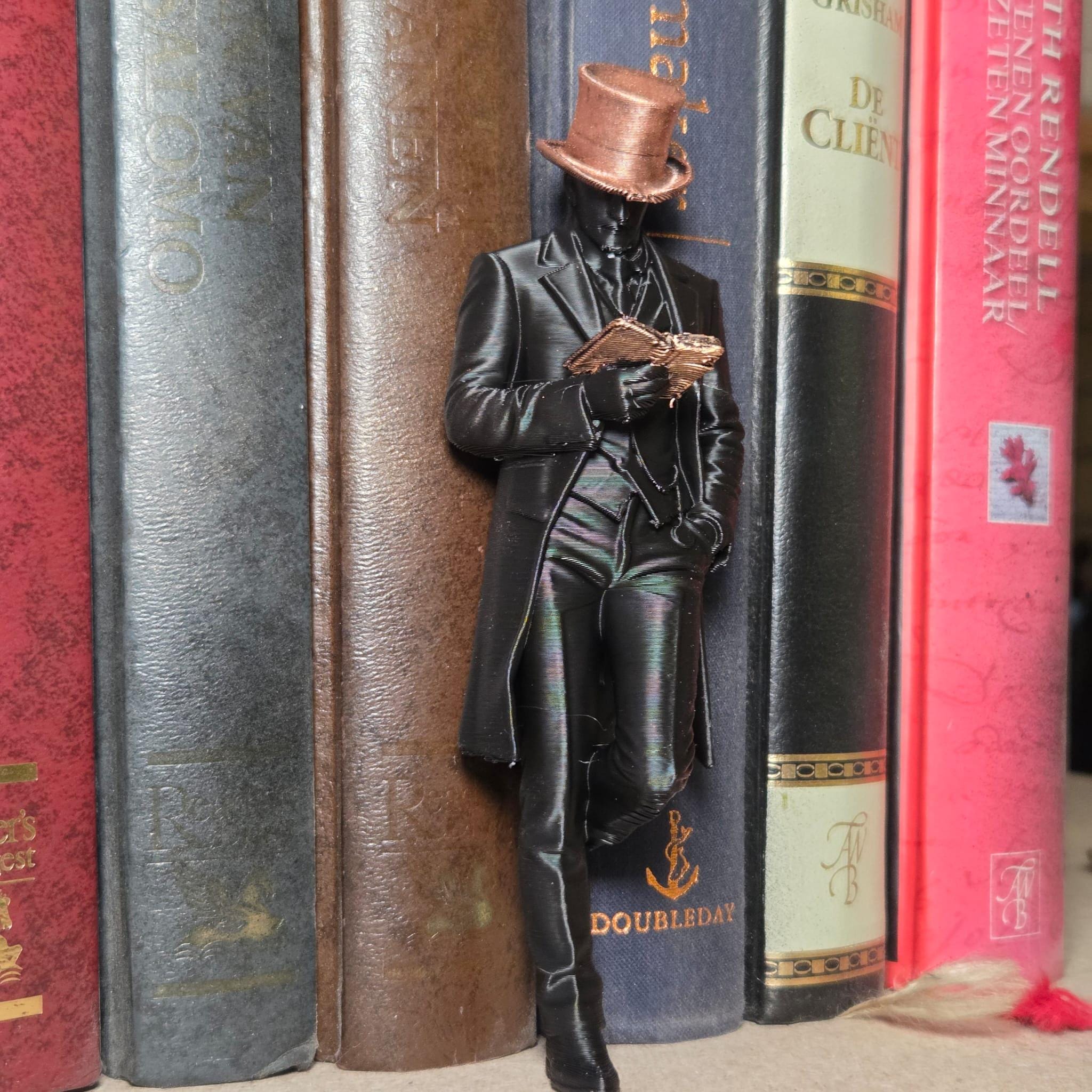 Victorian Gentleman Reading a Book – Bookish Statue for Library & Bookshelf Decor