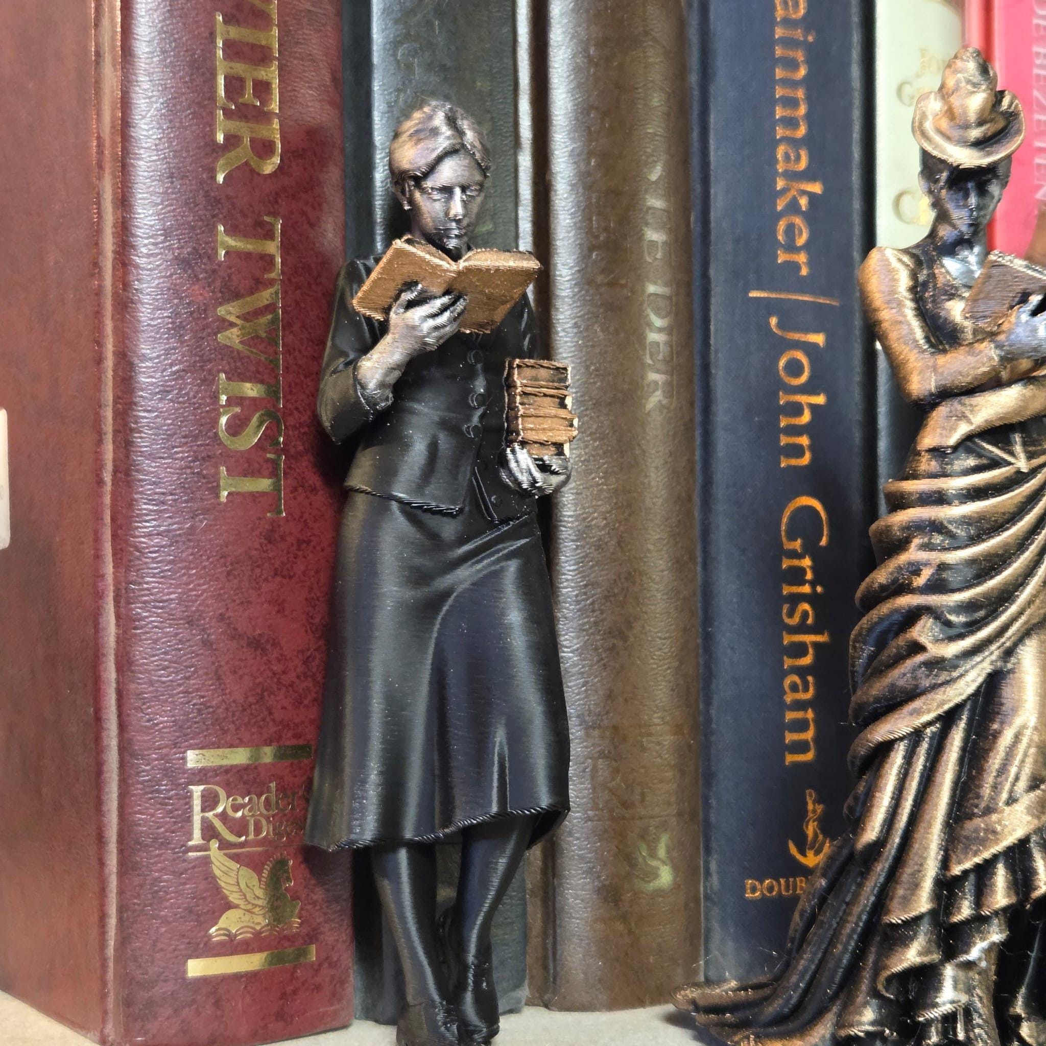 Victorian Librarian Reading Figurine – Bookish Bookshelf Decor for Readers & Writers
