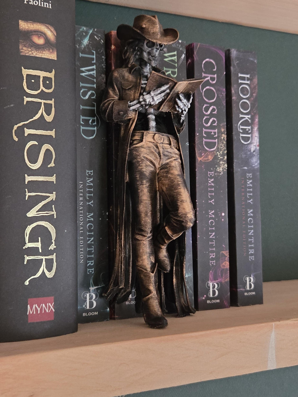 Skelett-Cowgirl-Buchstütze | Gothic-Bücherregal-Deko | Western-Schädel-Figur | Gruselige Buch-Deko | Dark Academia Geschenk