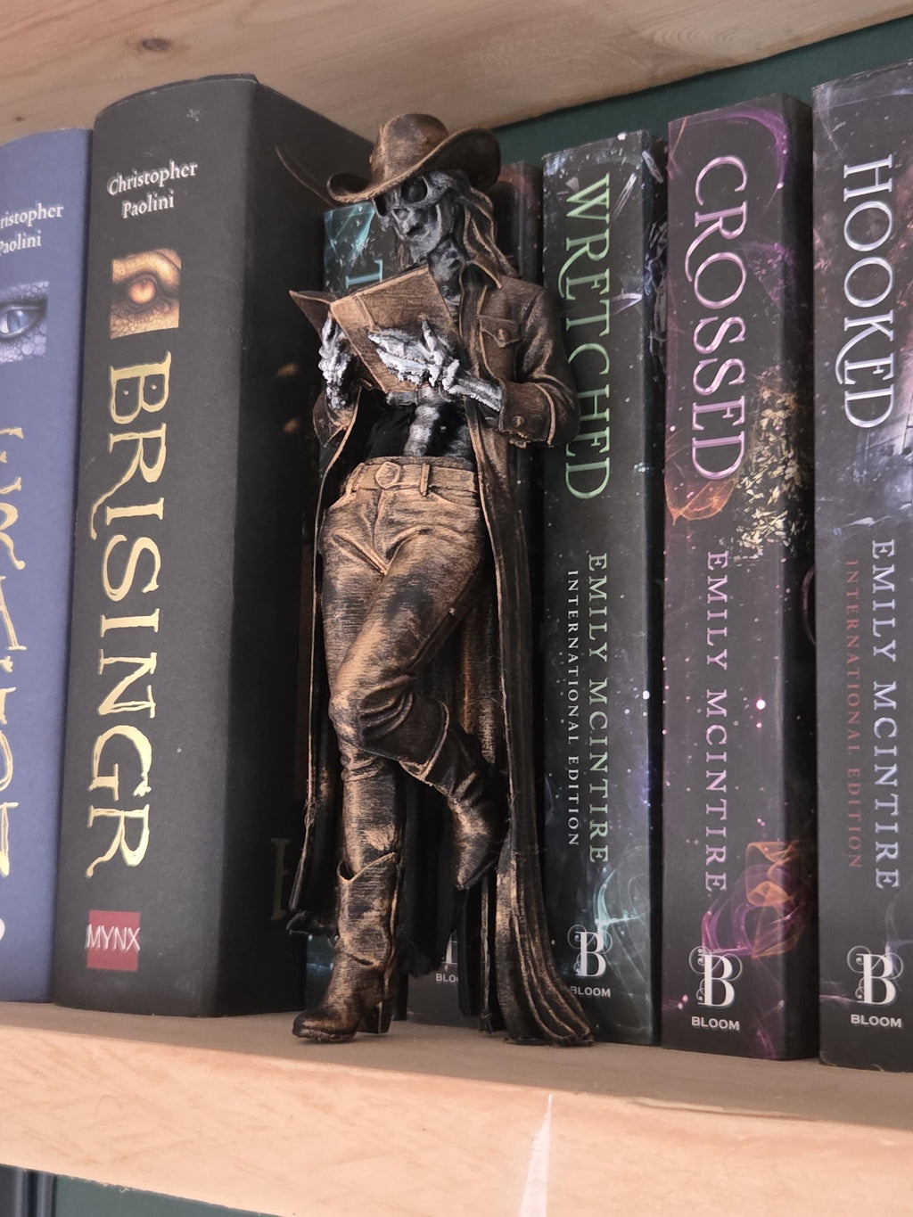 Skelett-Cowgirl-Buchstütze | Gothic-Bücherregal-Deko | Western-Schädel-Figur | Gruselige Buch-Deko | Dark Academia Geschenk