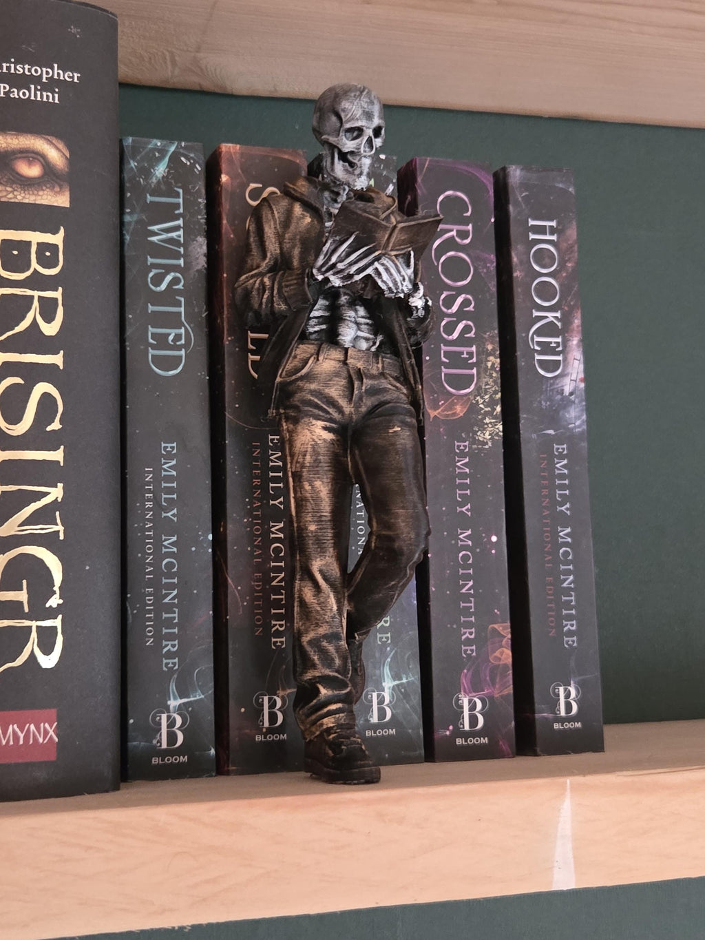 Skeleton Reader Book Holder | Gothic Bookshelf Decor | Skull Figurine | Book Lover Gift | Dark Academia Aesthetic