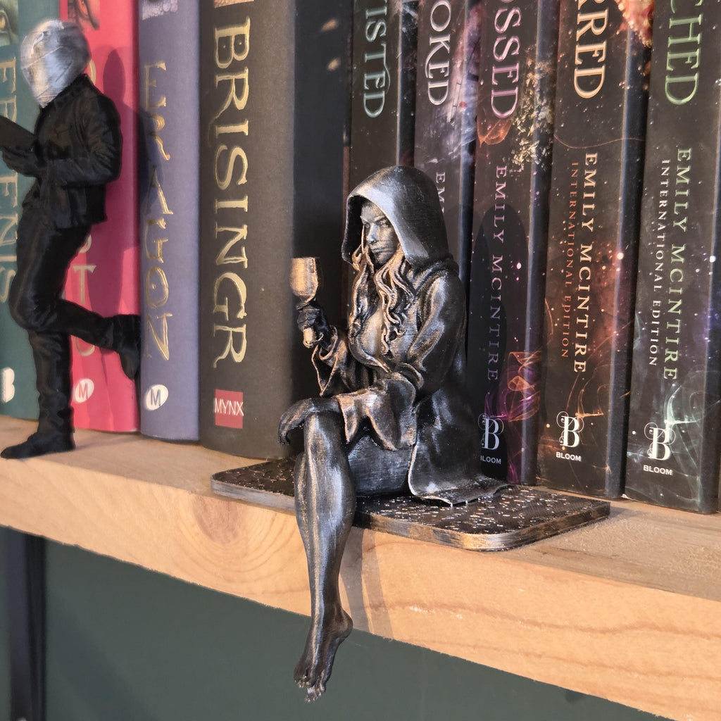 Sexy lesende Elfenfigur – Dark Fantasy Bücherregal Deko – Gothic Elfen Miniatur – Buchliebhaber Geschenk – Fantasy Wohndekoration