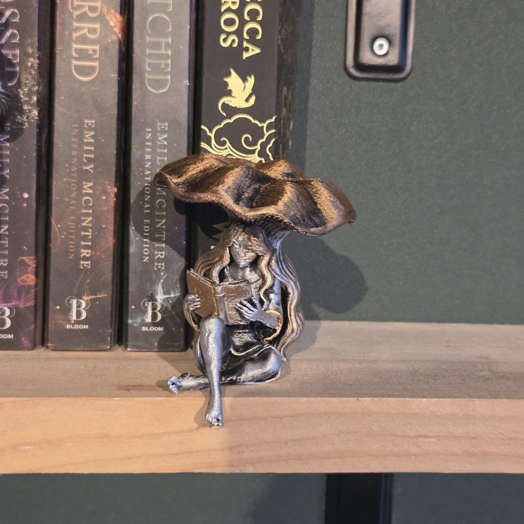 Sexy lesende Elfenfigur – Dark Fantasy Bücherregal Deko – Gothic Elfen Miniatur – Buchliebhaber Geschenk – Fantasy Wohndeko