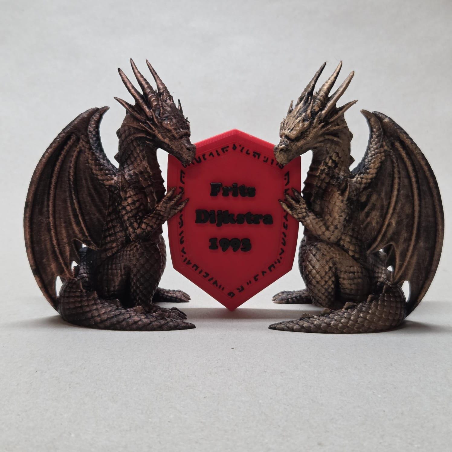 Drachen mit Abzeichen Bücherregal-Dekoration Figur – Fantasy-Buch-Romanze