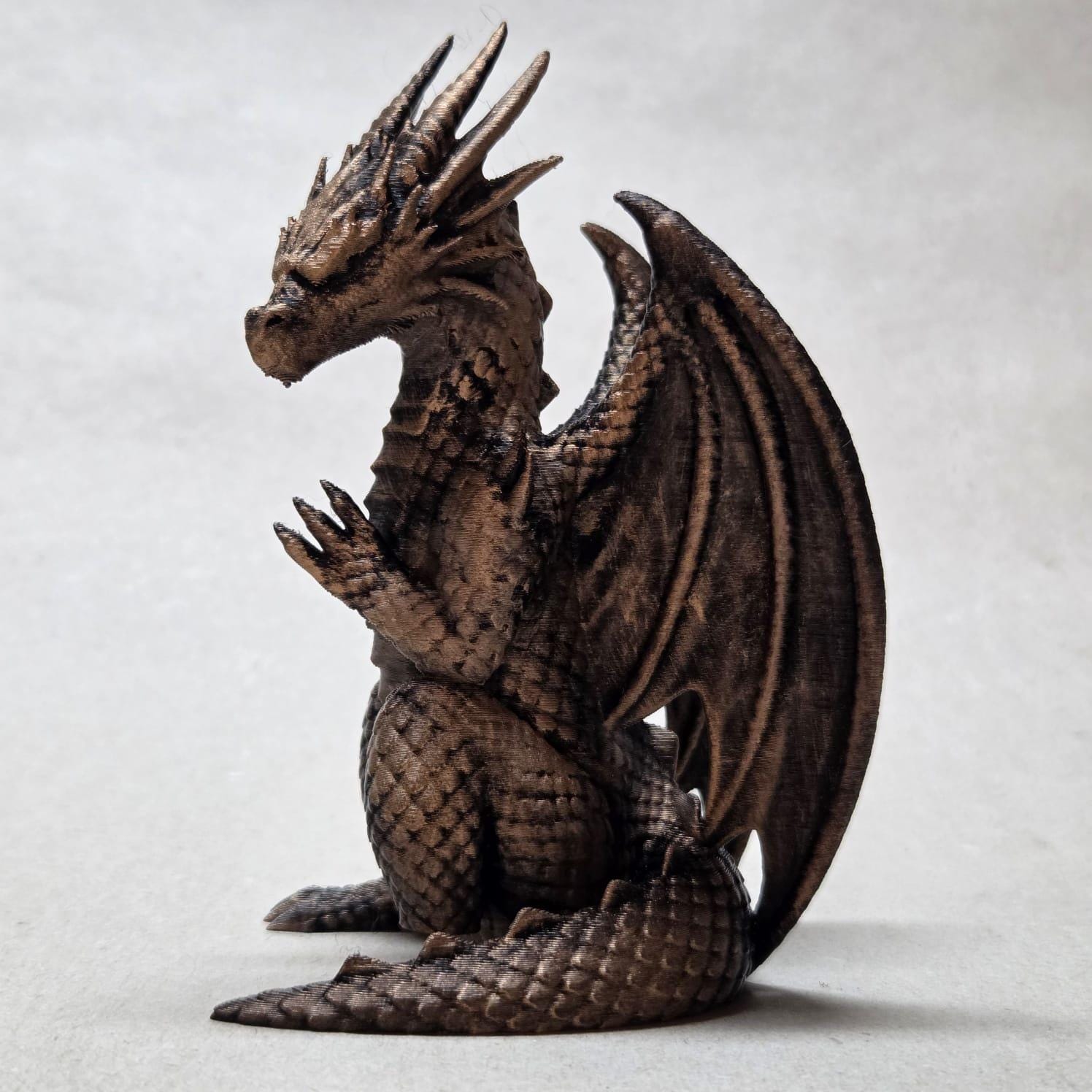 Drachen mit Abzeichen Bücherregal-Dekoration Figur – Fantasy-Buch-Romanze