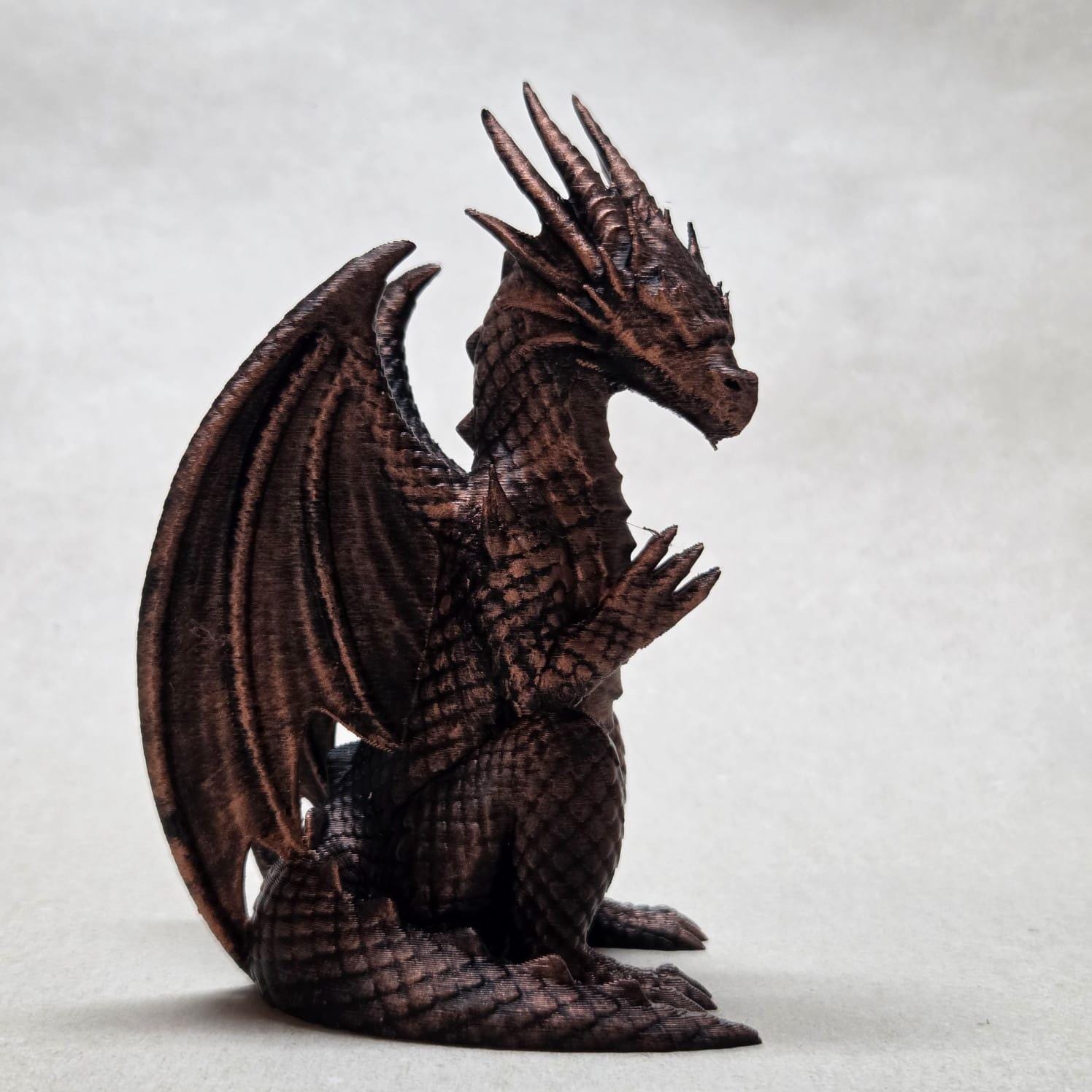 Drachen mit Abzeichen Bücherregal-Dekoration Figur – Fantasy-Buch-Romanze