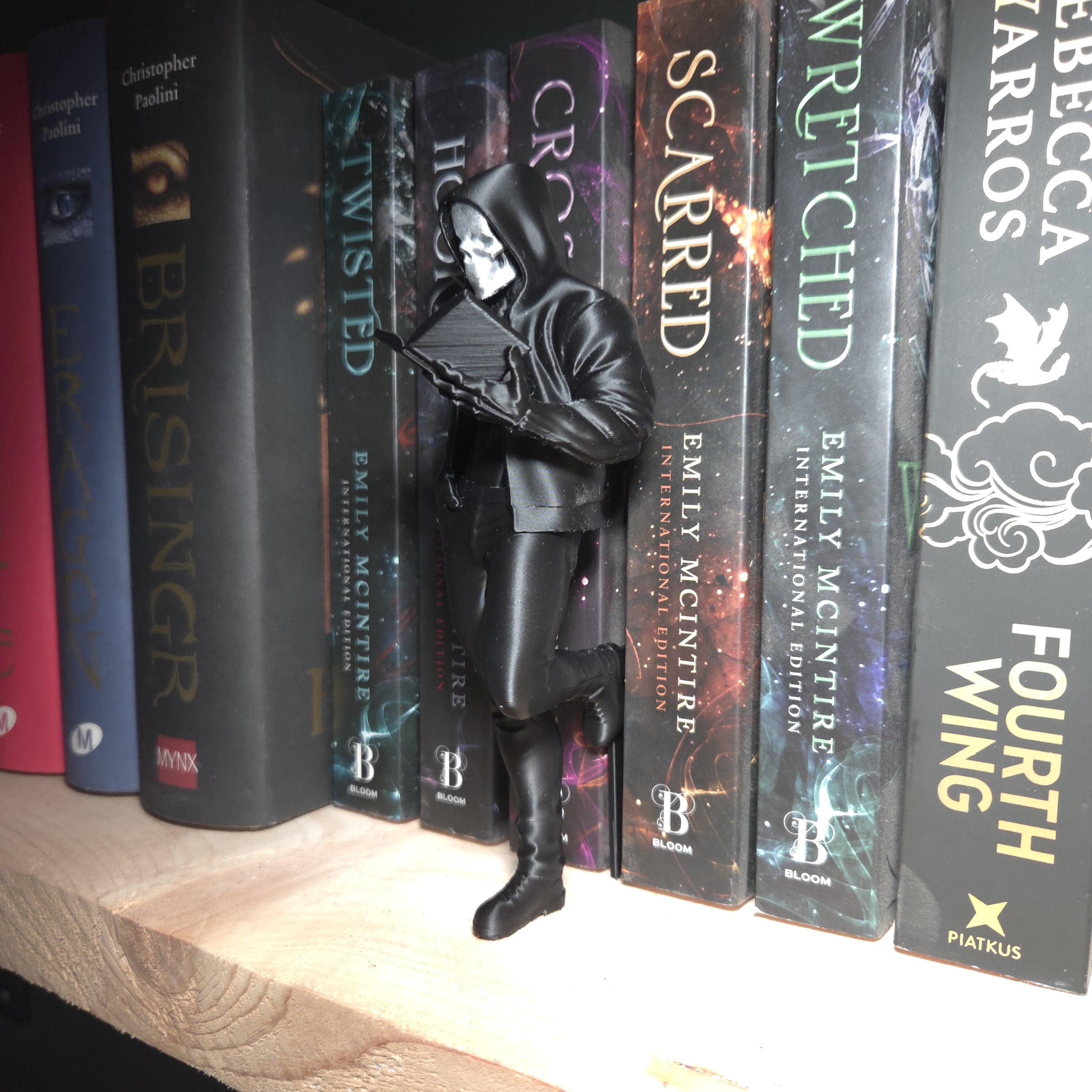 Dunkle Buchfigur – Maskierte Leserin – Gothic Bücherregal Deko
