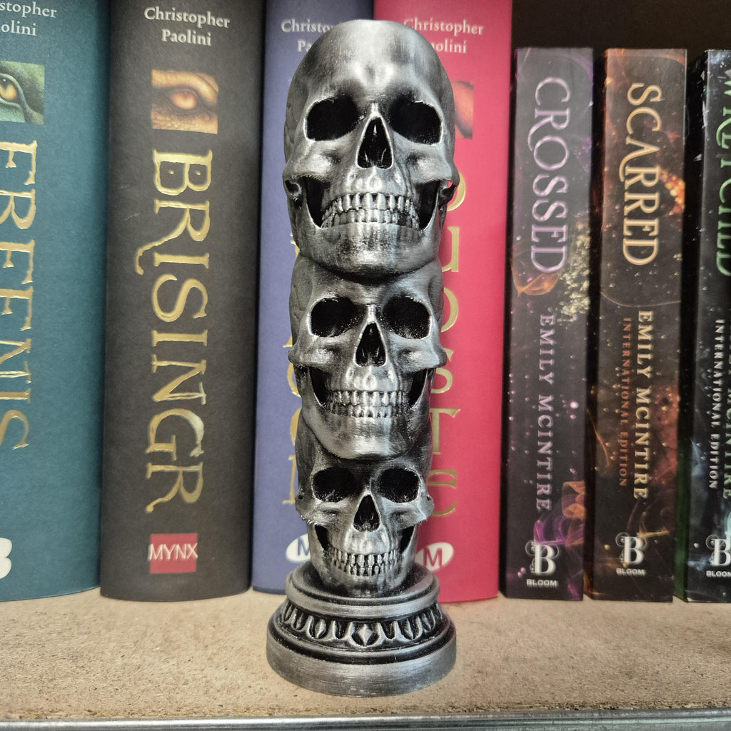 Gothic Bronze Totenkopf Statue – Gestapelte Totenköpfe Deko | Gruselige Heimdekoration | Halloween Regal Akzent | Alternative Raumästhetik