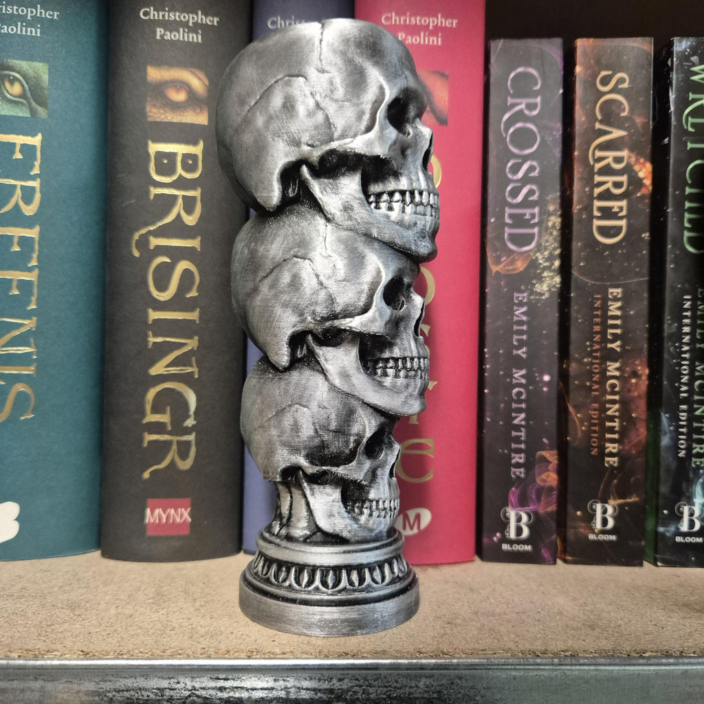 Gothic Bronze Totenkopf Statue – Gestapelte Totenköpfe Deko | Gruselige Heimdekoration | Halloween Regal Akzent | Alternative Raumästhetik