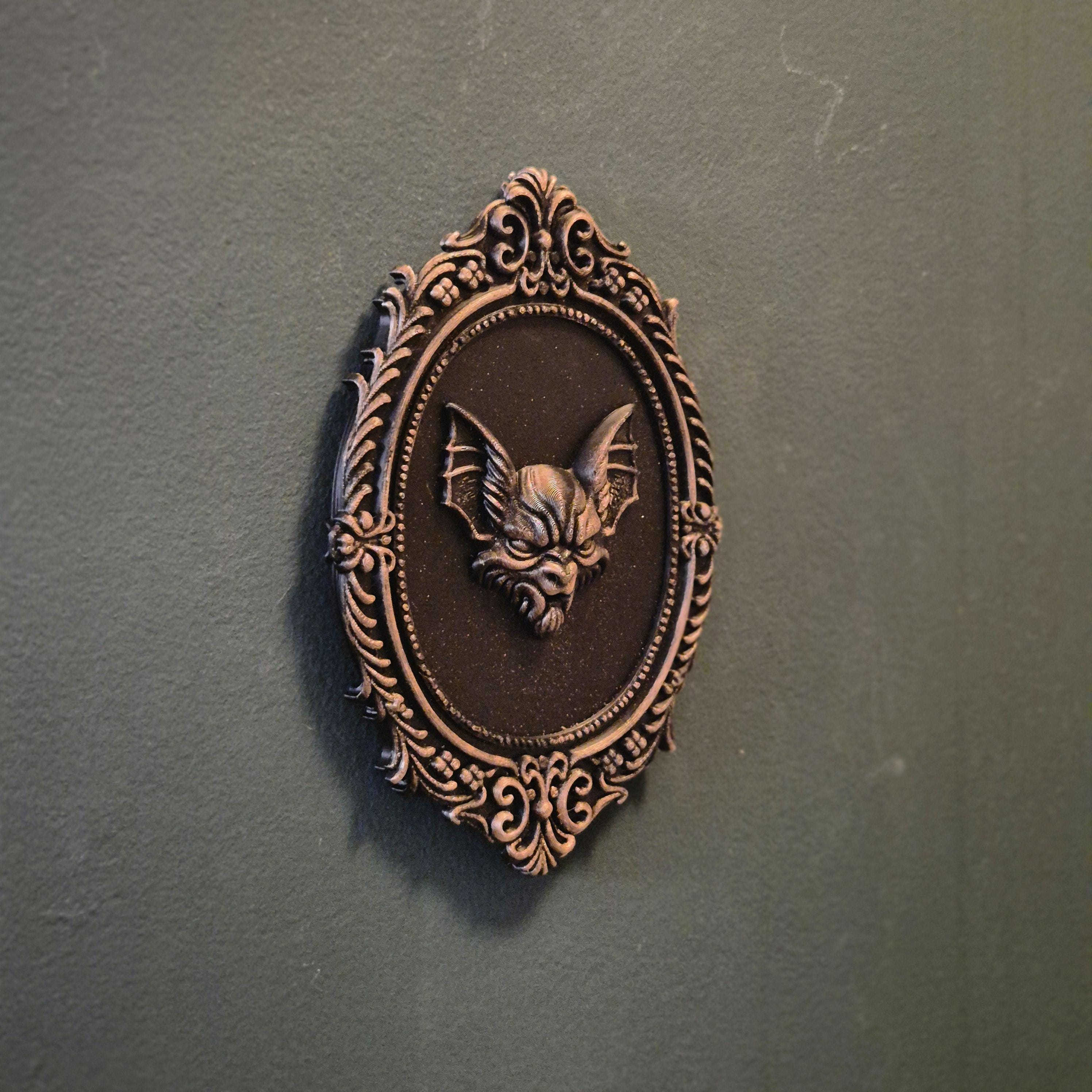 Gothic Fledermaus Wandschild | Halloween Fledermaus Dekor | Dunkler Barock Wandbehang | Gruselige Vampir Fledermaus Kunst | Okkulte Wohndekoration