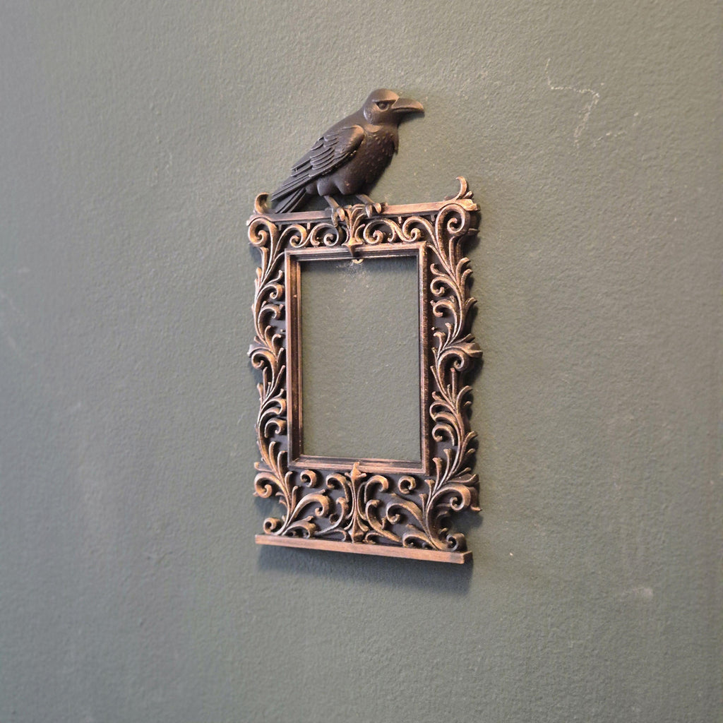 Gothic Home Decor | Rabenrahmen, Totenkopfmond, Buchstützen | Witchy Dark Academia Dekor