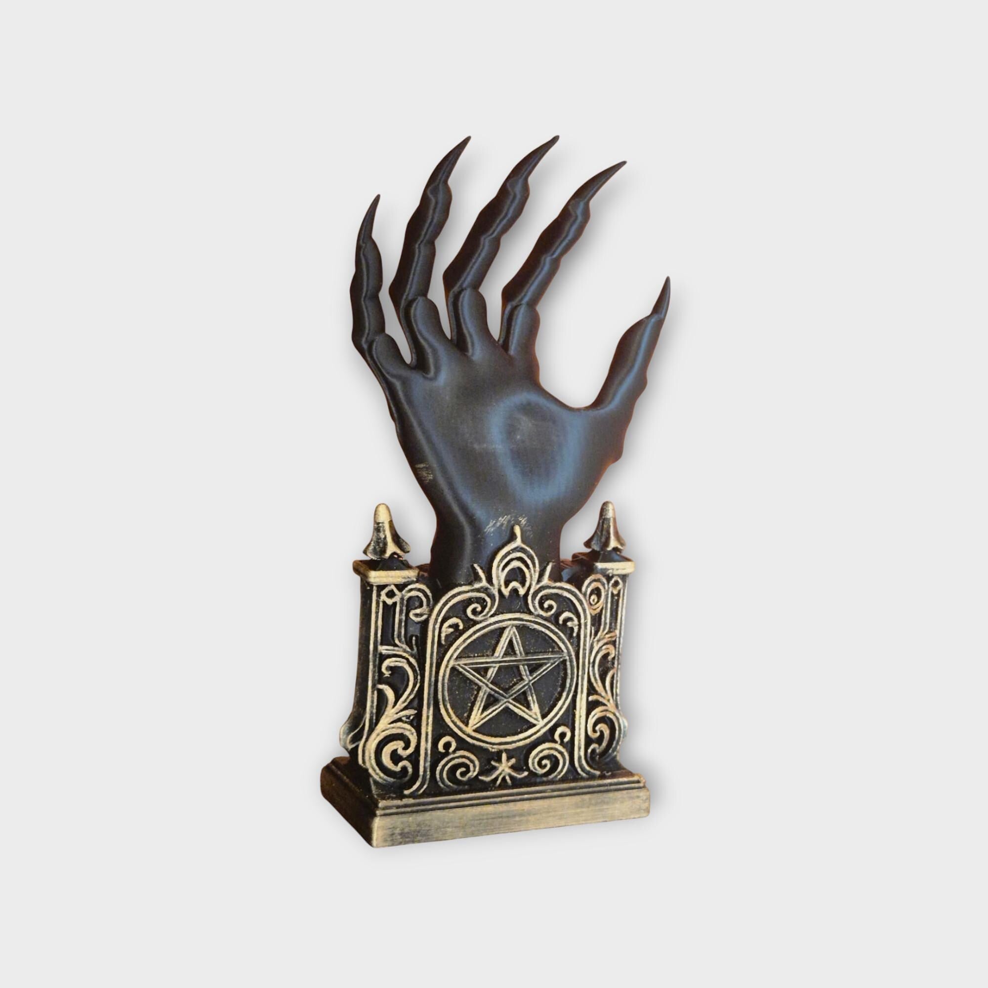 Skeletthandstatue | Gothic-Hexendekor | Okkulte Halloween-Skulptur | Dunkle Altarhand-Requisite | Pentagramm-Klauen-Ornament