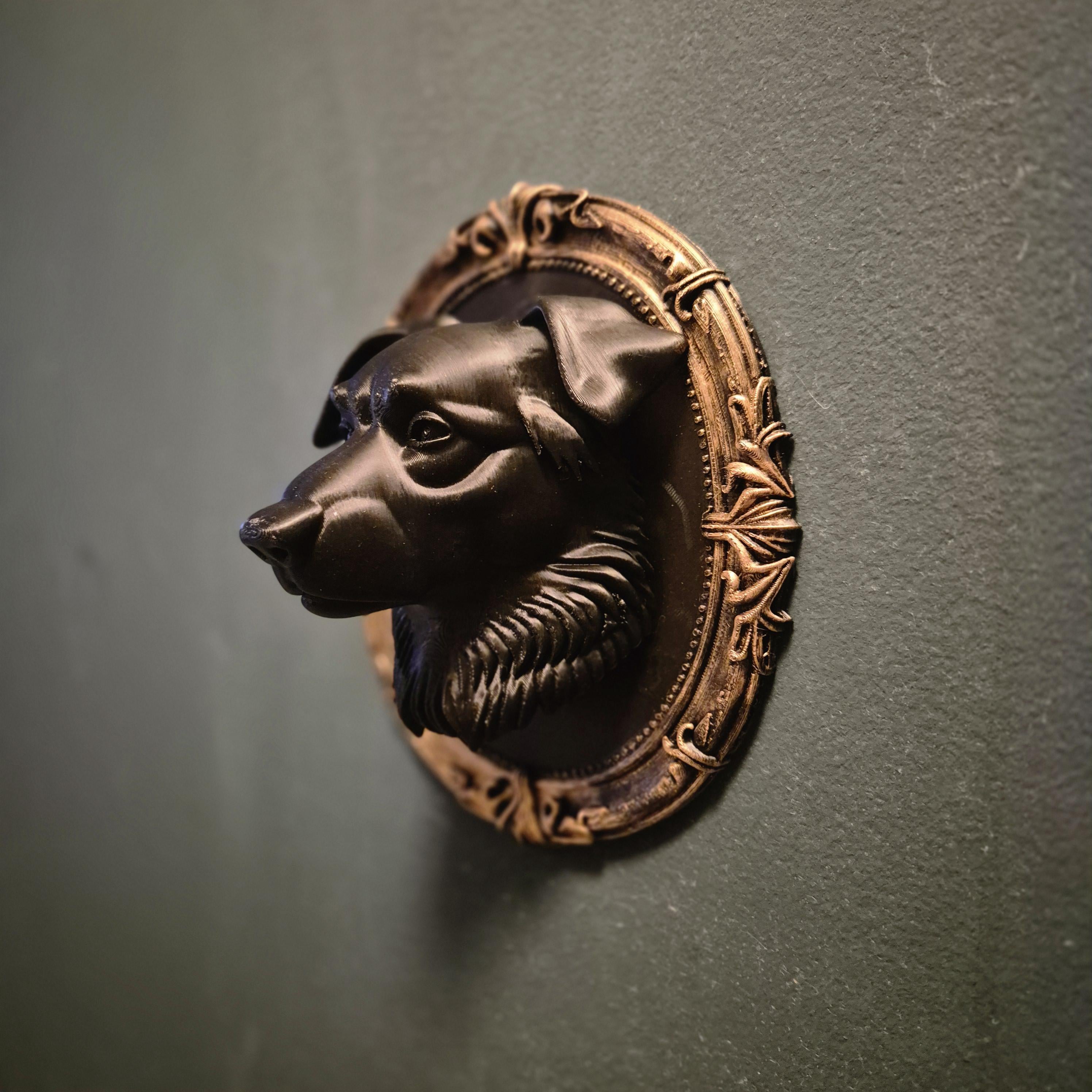 Gotische Wandtafeln – Hund | Dunkle Fantasy-Wandkunst | Barocker Rahmendekor