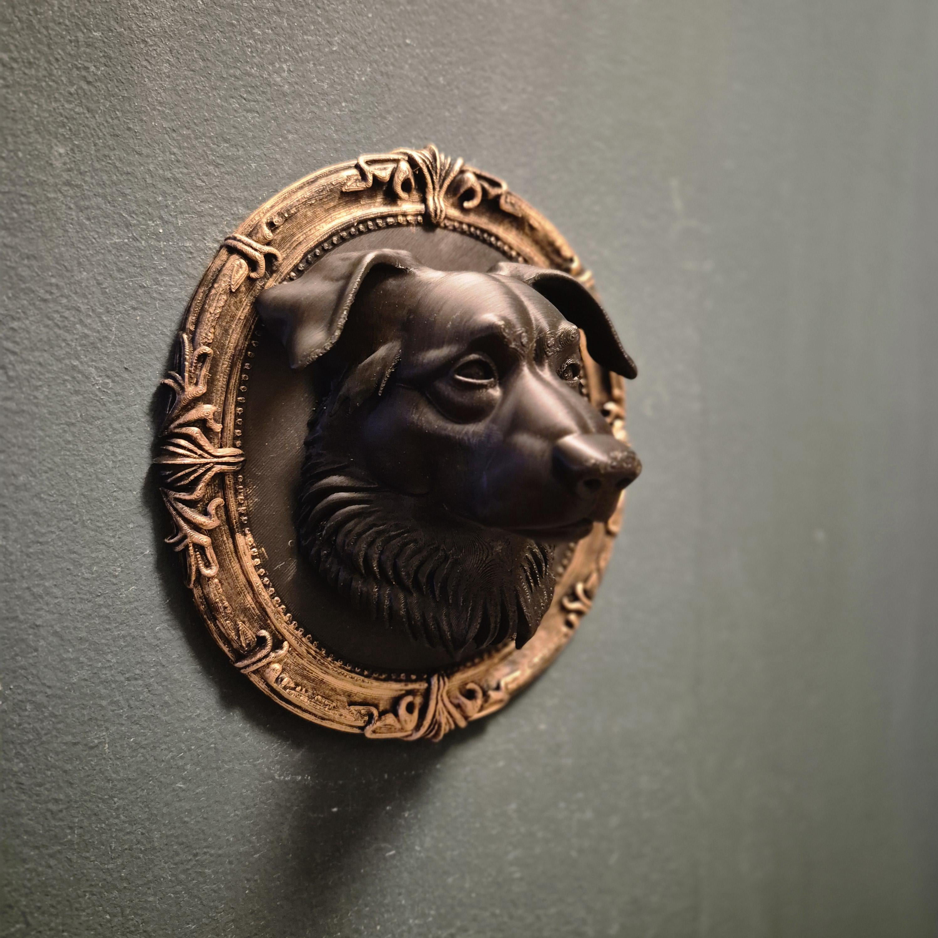 Gotische Wandtafeln – Hund | Dunkle Fantasy-Wandkunst | Barocker Rahmendekor