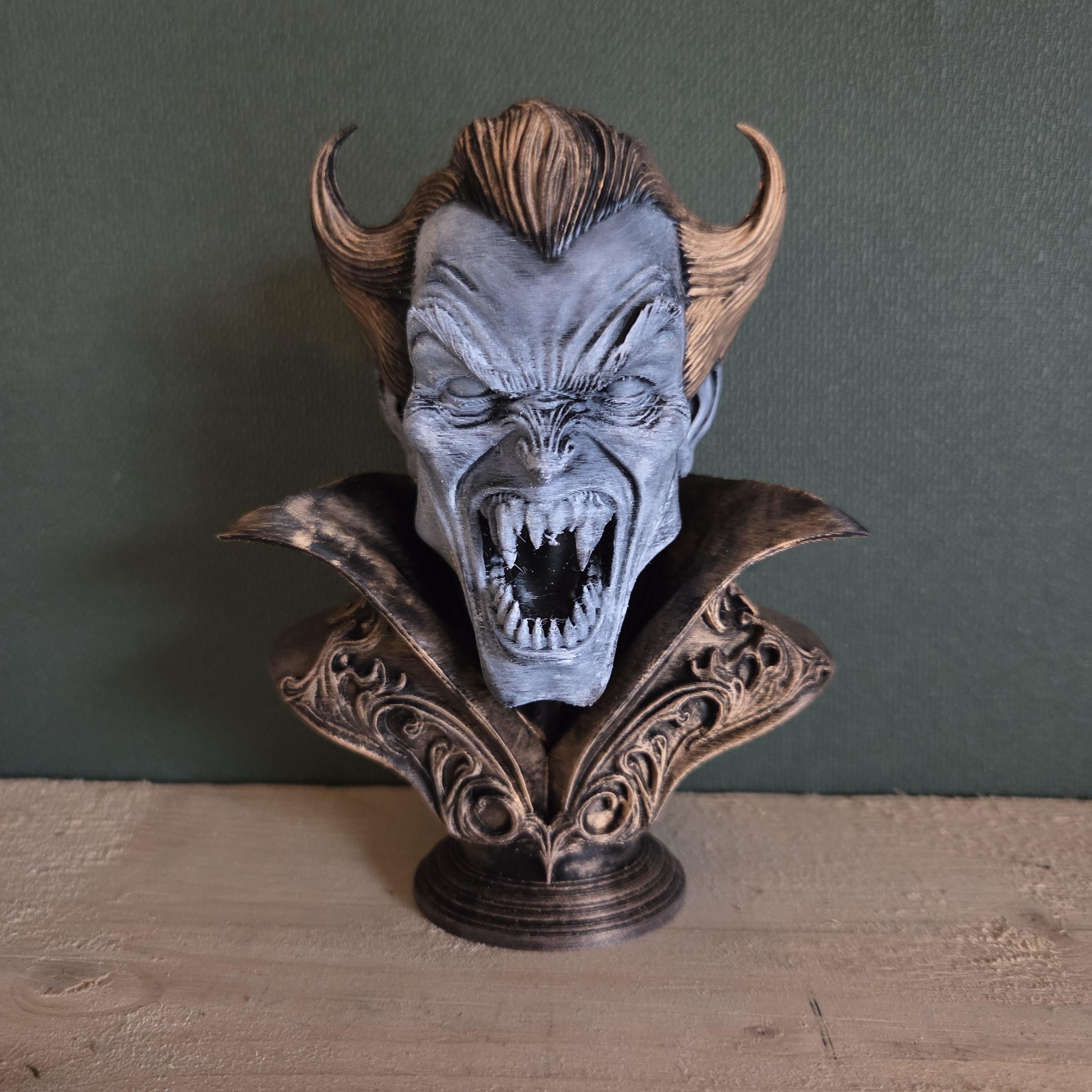 Vampirdämonenbüste – gehörnte Fantasy-Skulptur mit verziertem Kragen – handgemachte gotische Display-Statue