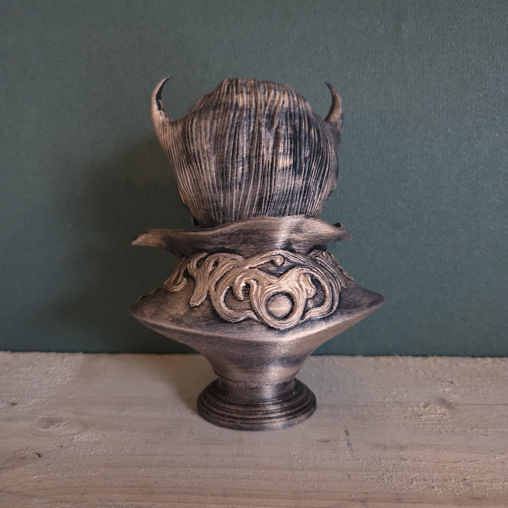 Vampirdämonenbüste – gehörnte Fantasy-Skulptur mit verziertem Kragen – handgemachte gotische Display-Statue