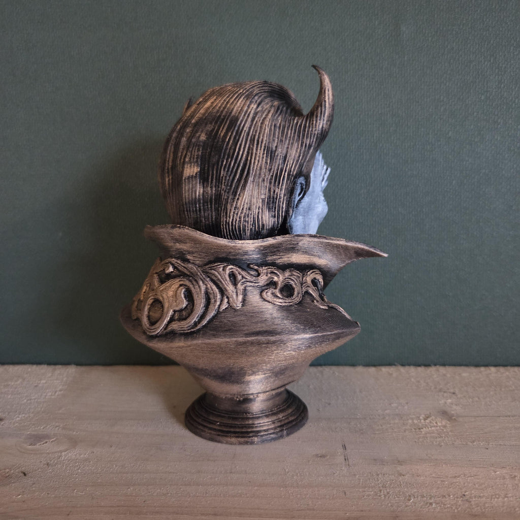 Vampirdämonenbüste – gehörnte Fantasy-Skulptur mit verziertem Kragen – handgemachte gotische Display-Statue