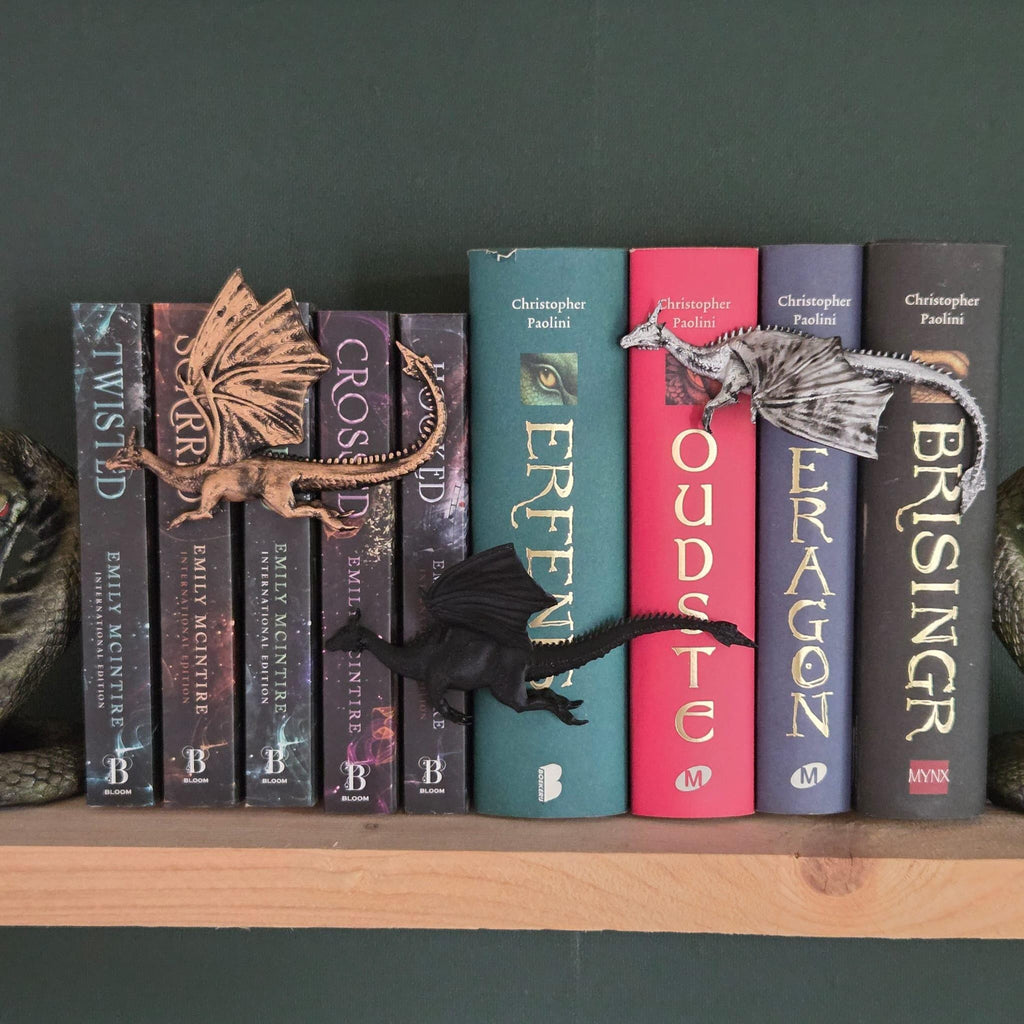Dragon Spinehugger set of three – Fantasy dragons that fly over your bookshelf