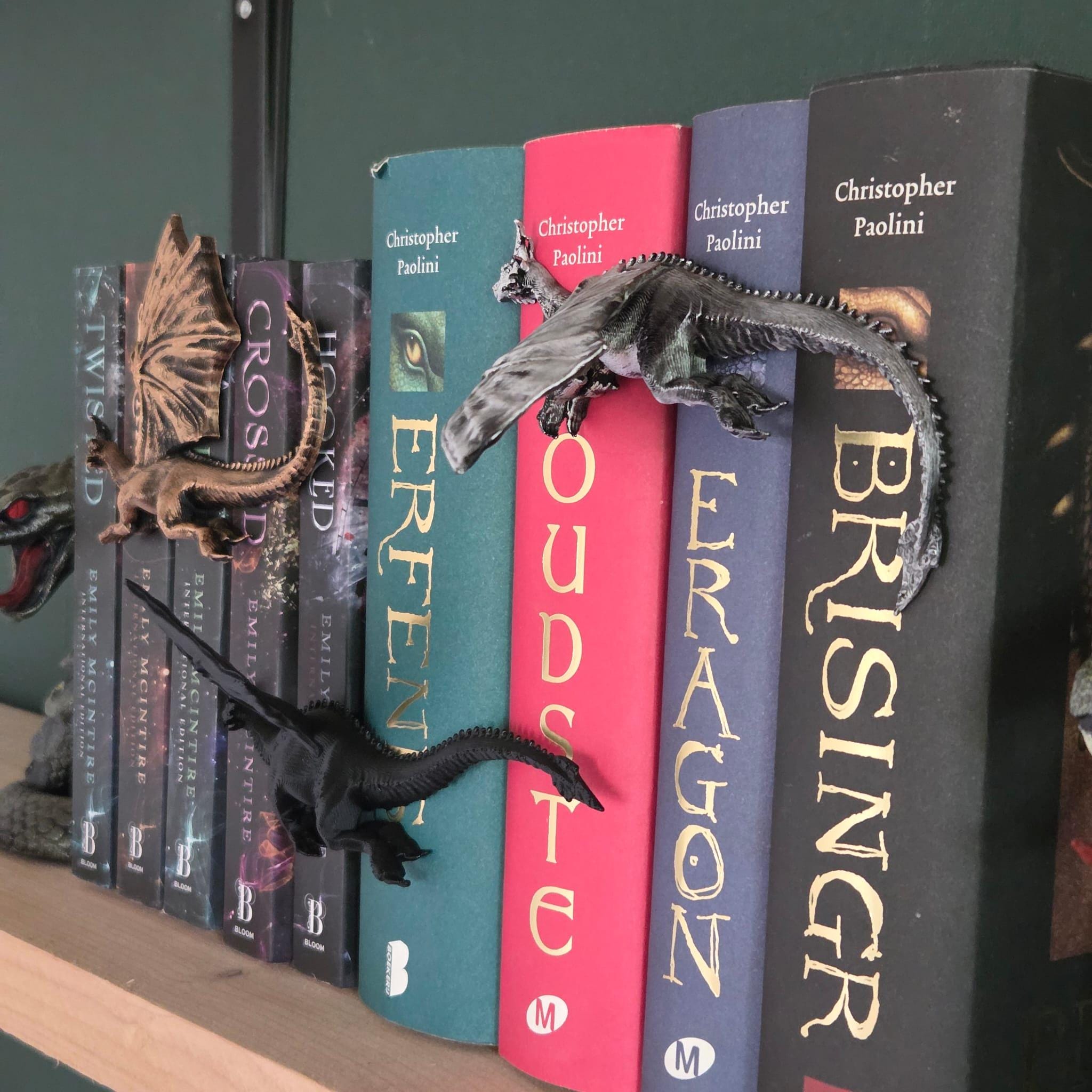 Dragon Spinehugger set of three – Fantasy dragons that fly over your bookshelf