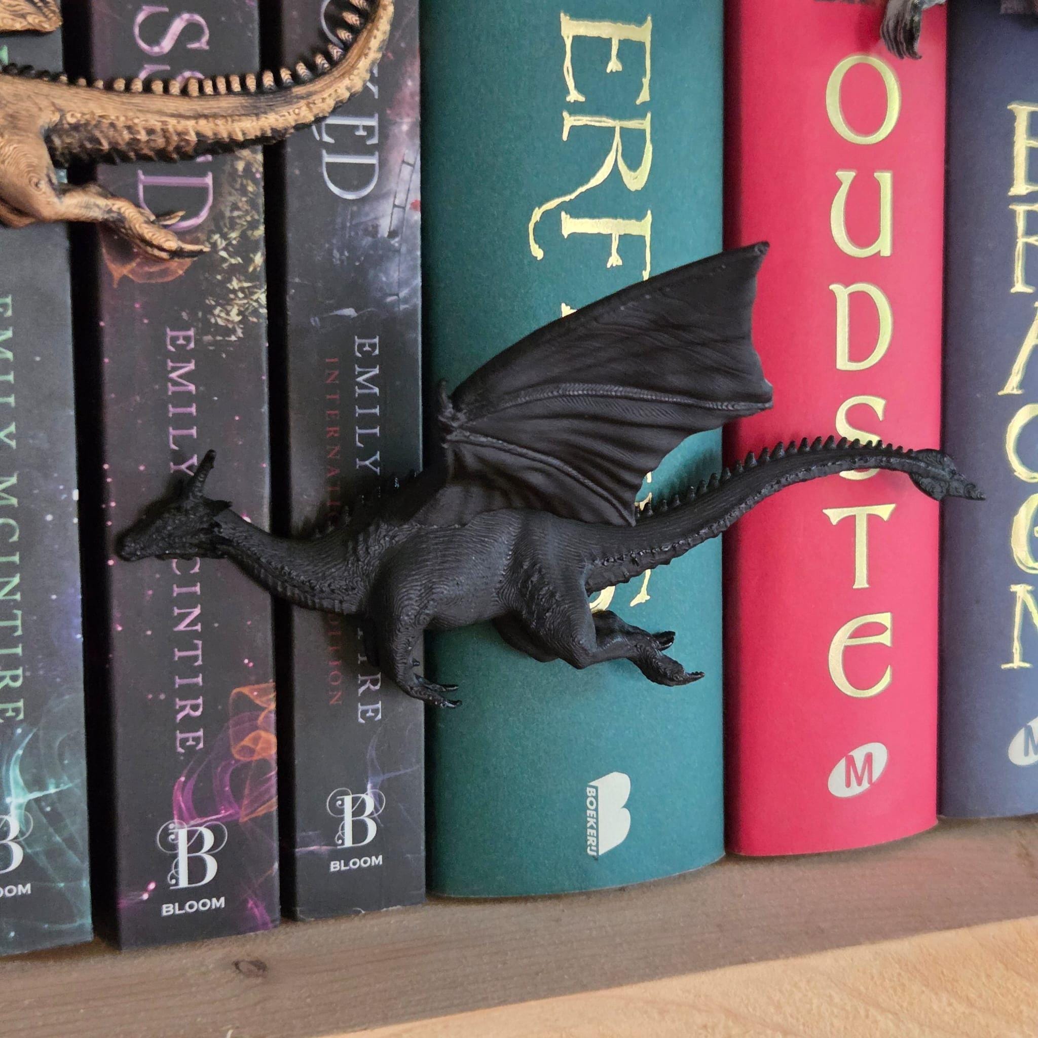 Dragon Spinehugger set of three – Fantasy dragons that fly over your bookshelf