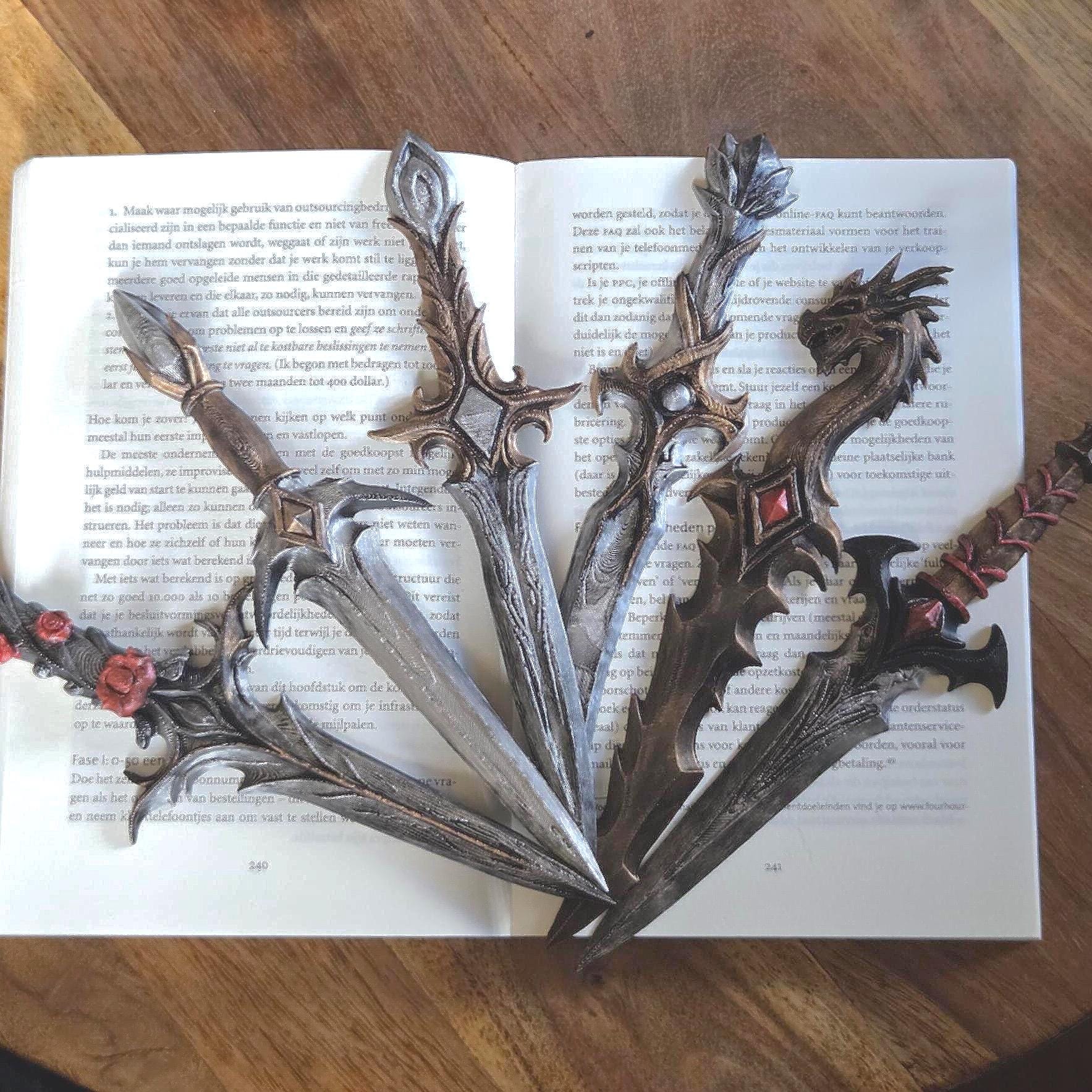 Fantasy Decorative Dagger Set – Dark Romantasy Bookshelf Decor, Gothic Shelf Prop, Bookish Fantasy Relic, Decorative Dagger for Readers