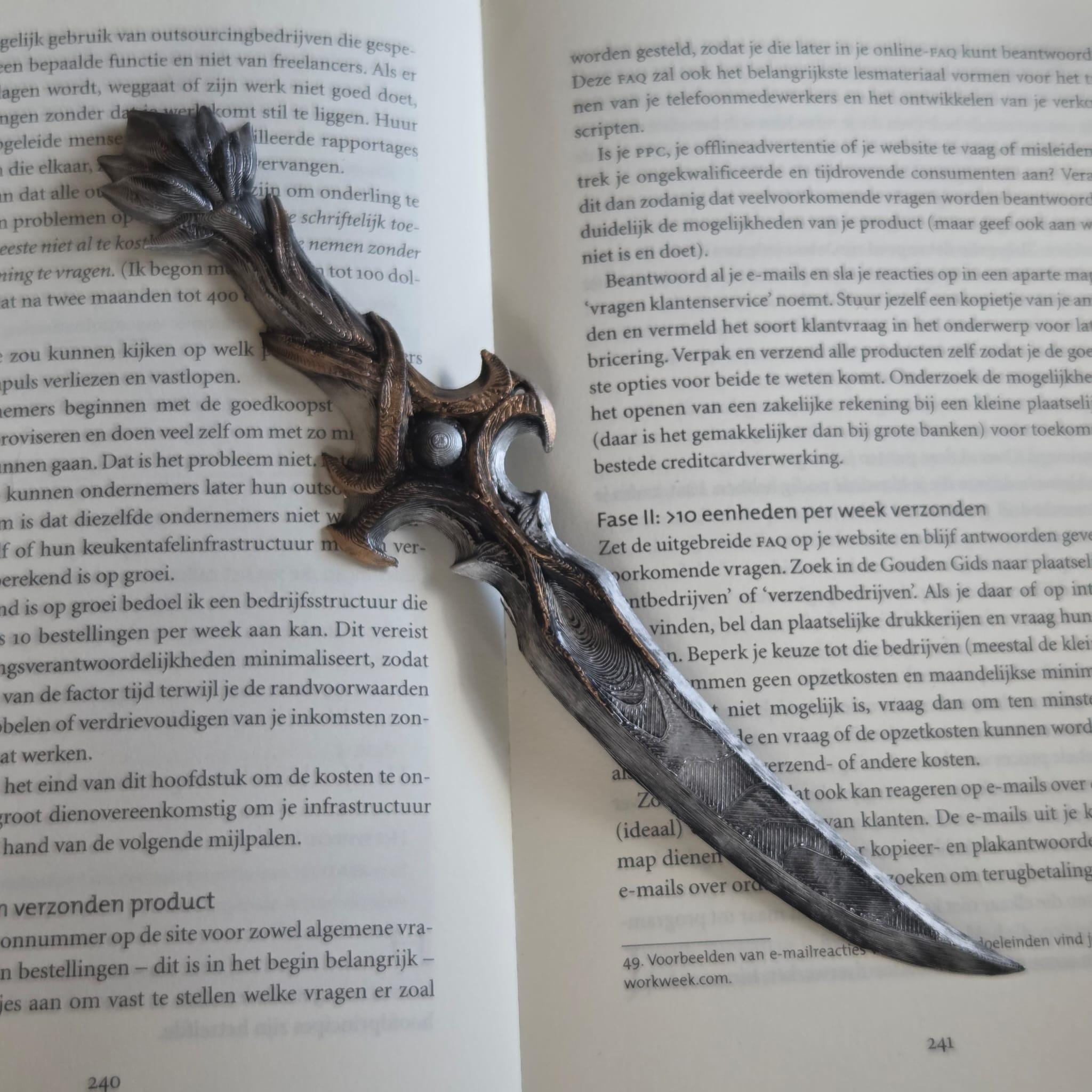 Fantasy Decorative Dagger Set – Dark Romantasy Bookshelf Decor, Gothic Shelf Prop, Bookish Fantasy Relic, Decorative Dagger for Readers