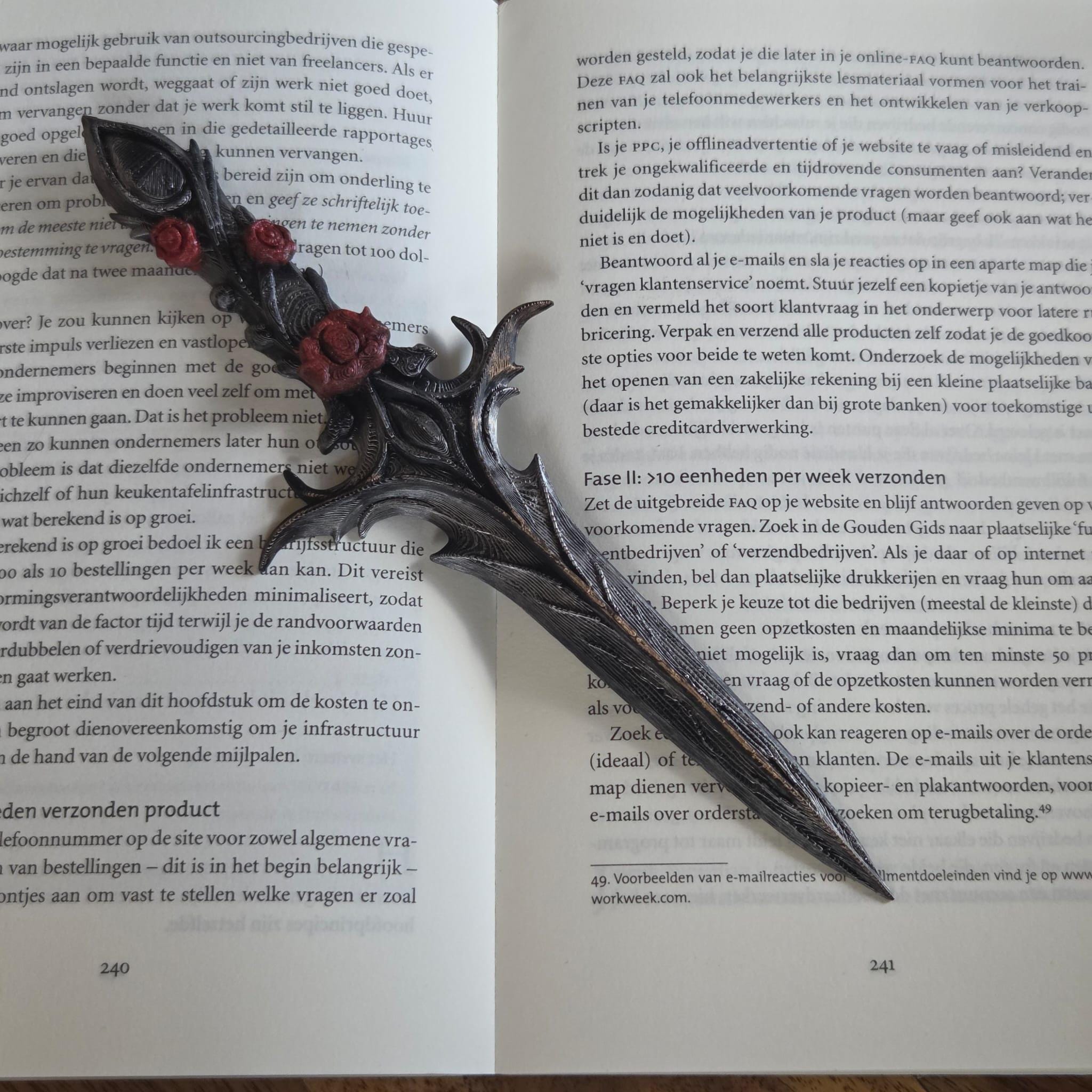 Fantasy Decorative Dagger Set – Dark Romantasy Bookshelf Decor, Gothic Shelf Prop, Bookish Fantasy Relic, Decorative Dagger for Readers