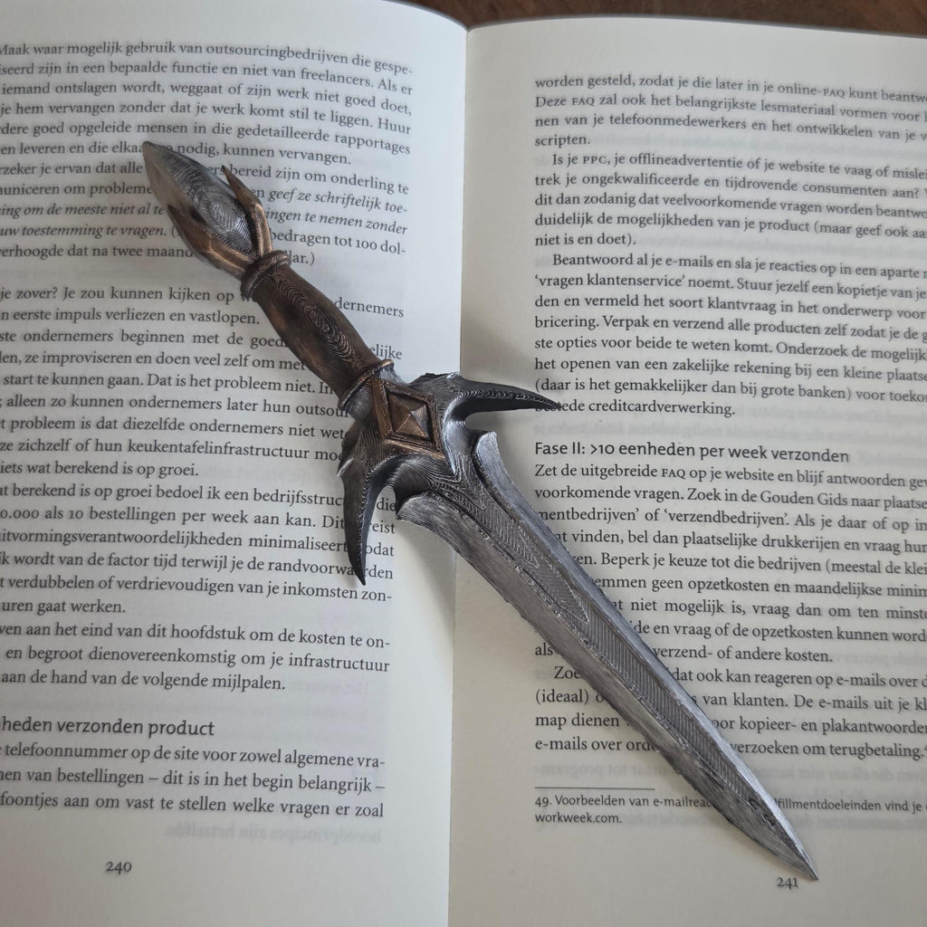 Fantasy Decorative Dagger Set – Dark Romantasy Bookshelf Decor, Gothic Shelf Prop, Bookish Fantasy Relic, Decorative Dagger for Readers