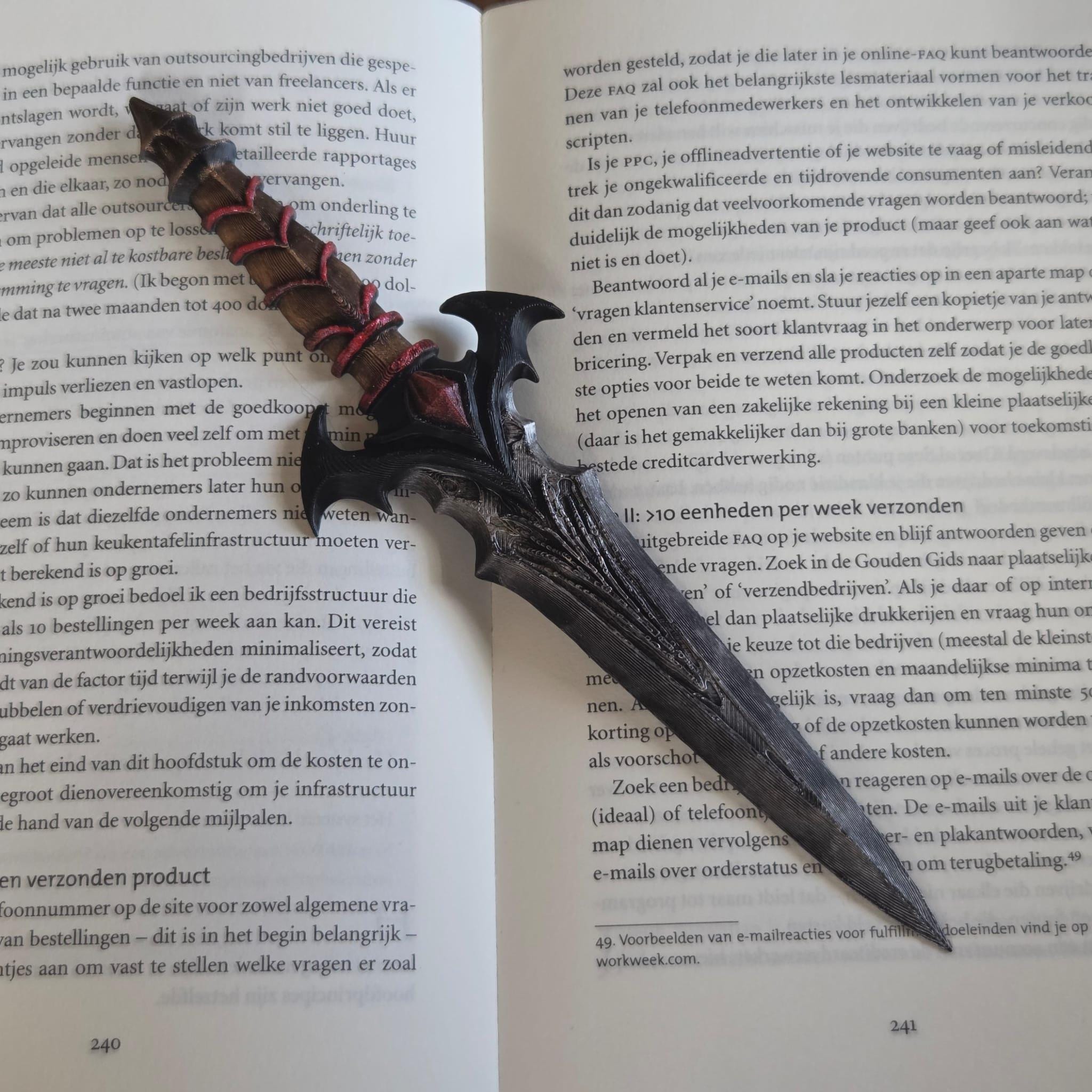 Fantasy Decorative Dagger Set – Dark Romantasy Bookshelf Decor, Gothic Shelf Prop, Bookish Fantasy Relic, Decorative Dagger for Readers
