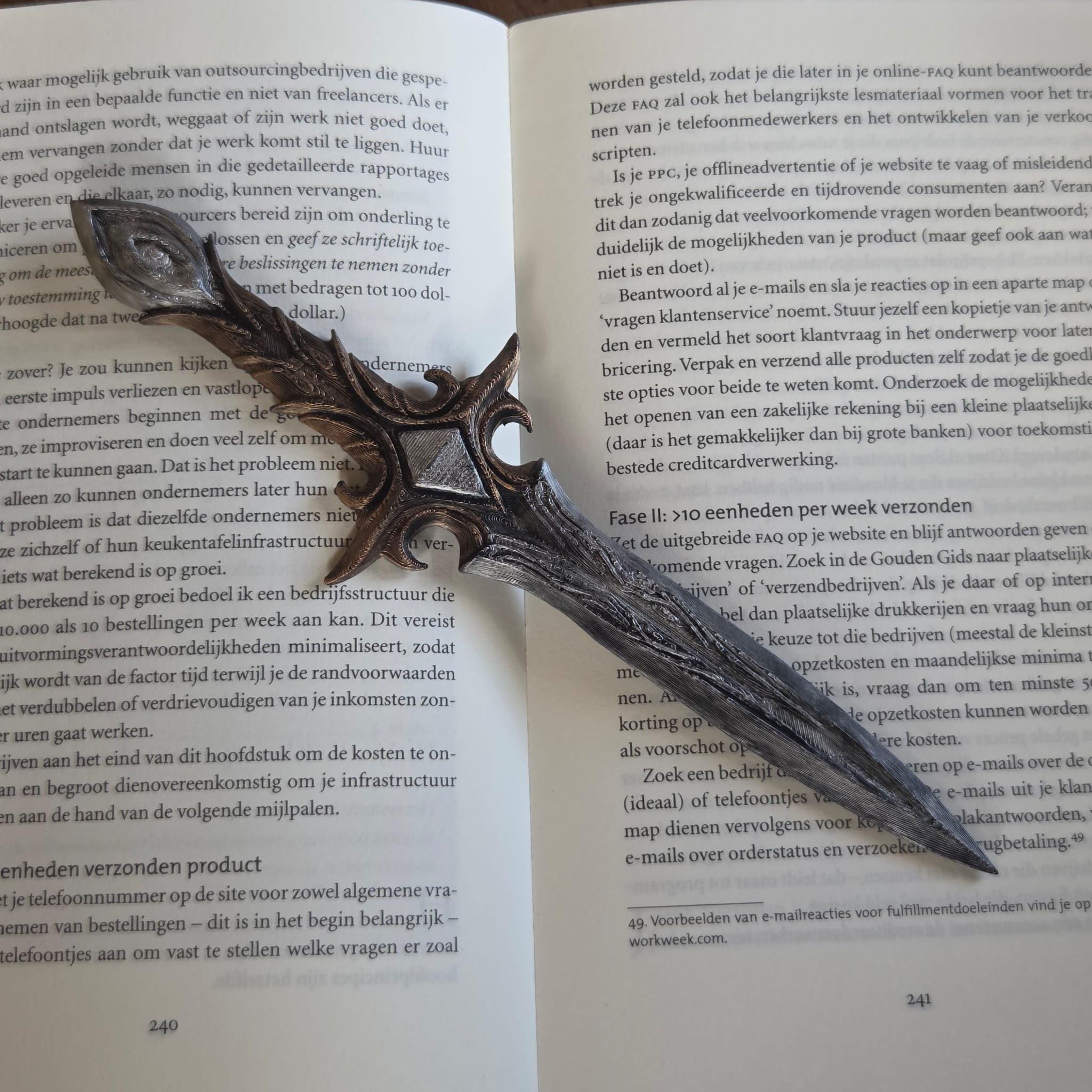 Fantasy Decorative Dagger Set – Dark Romantasy Bookshelf Decor, Gothic Shelf Prop, Bookish Fantasy Relic, Decorative Dagger for Readers