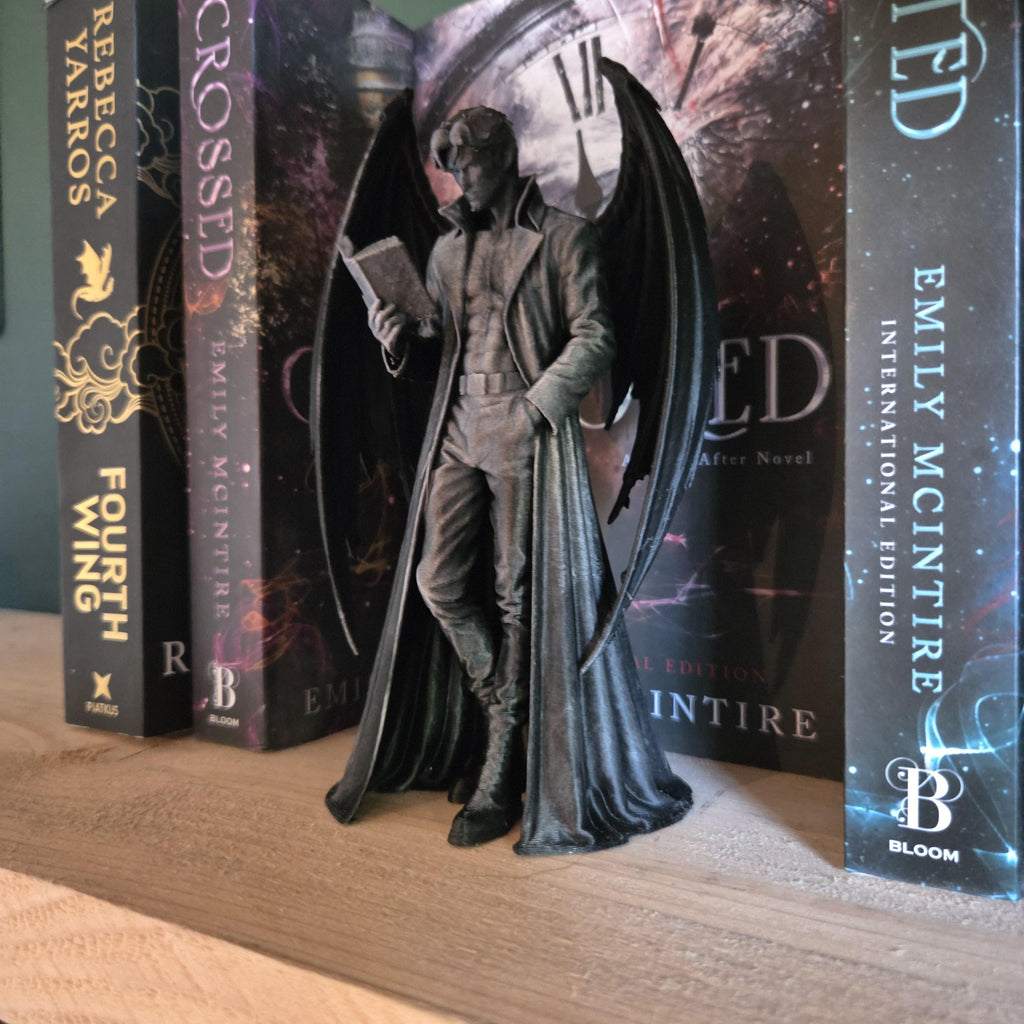 Dark Winged Fae Figure | Romantasy Bookshelf Decor | Gothic Book Nook Statue | Fantasy Reading Figurine | Dark Academia Shelf Decor