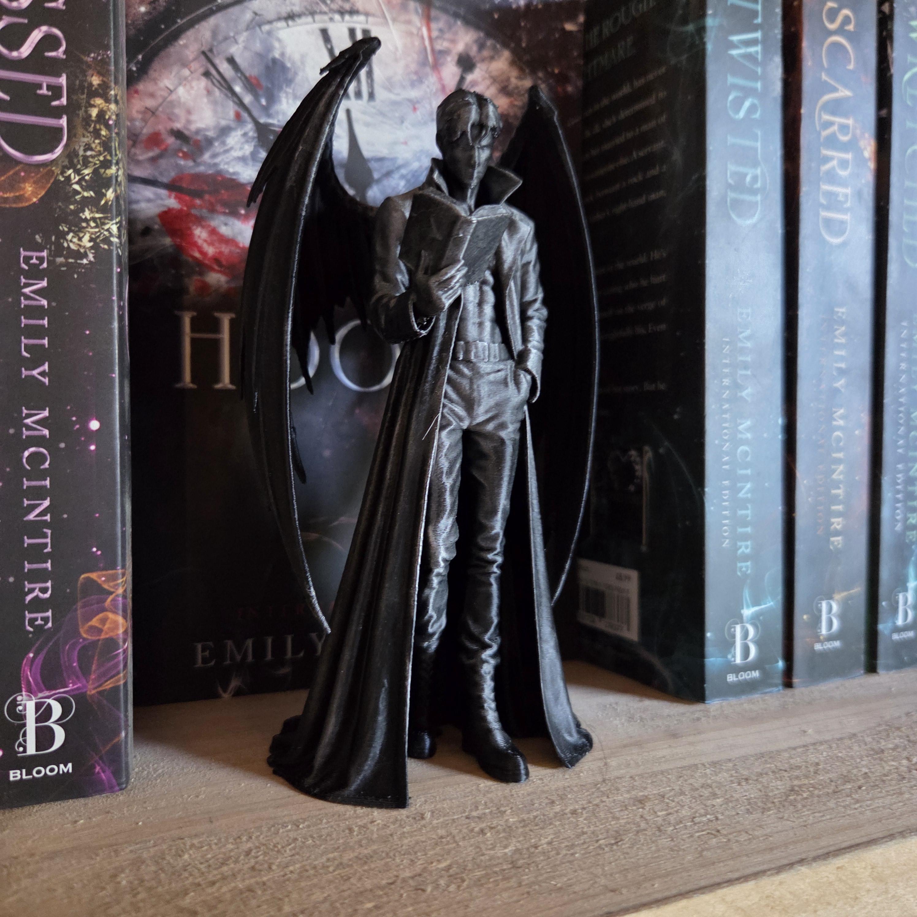 Dark Winged Fae Figure | Romantasy Bookshelf Decor | Gothic Book Nook Statue | Fantasy Reading Figurine | Dark Academia Shelf Decor